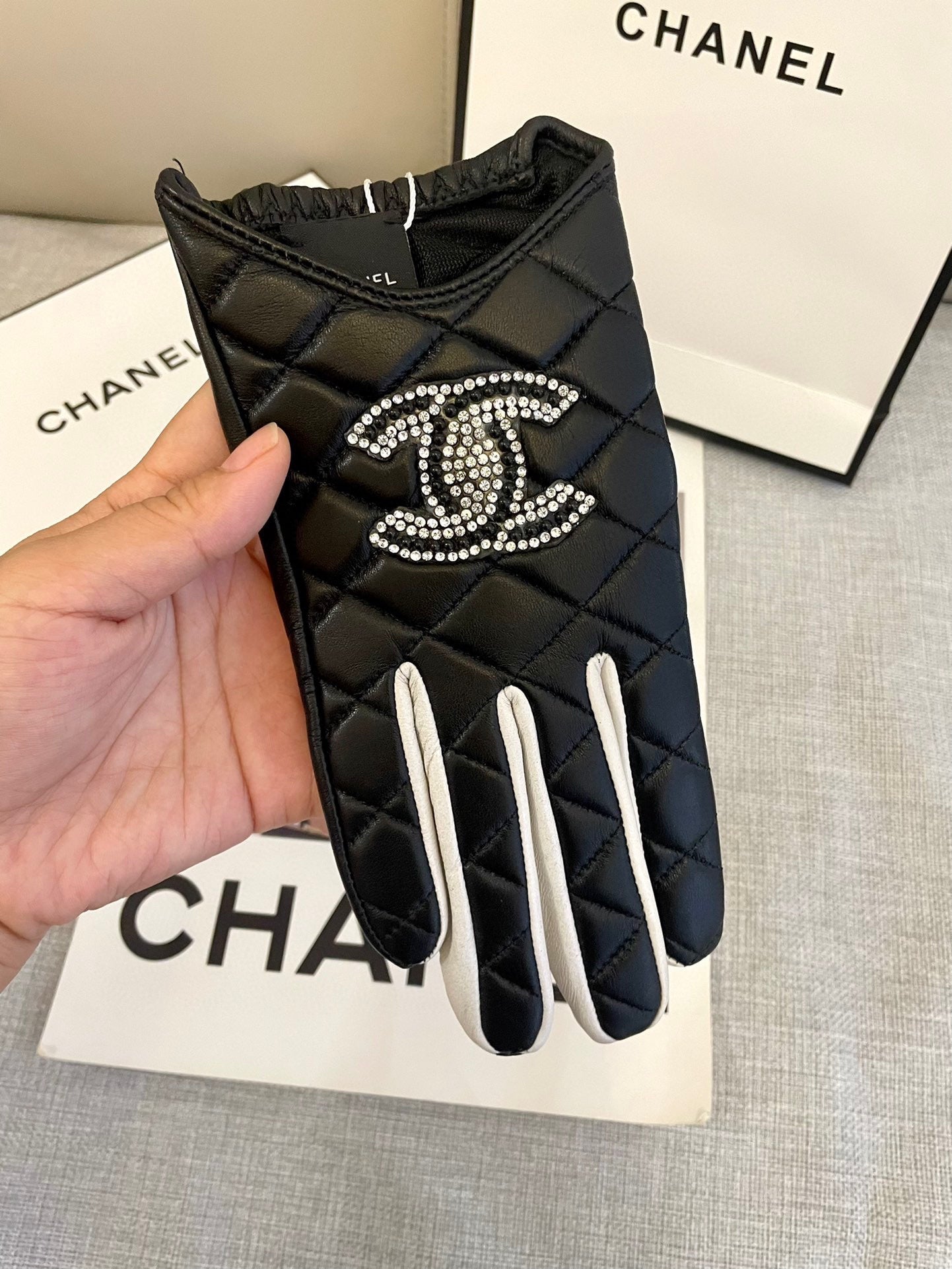 CC GLOVES IN BLACK MIX WHITE SHEEPSKIN 463850 mysite