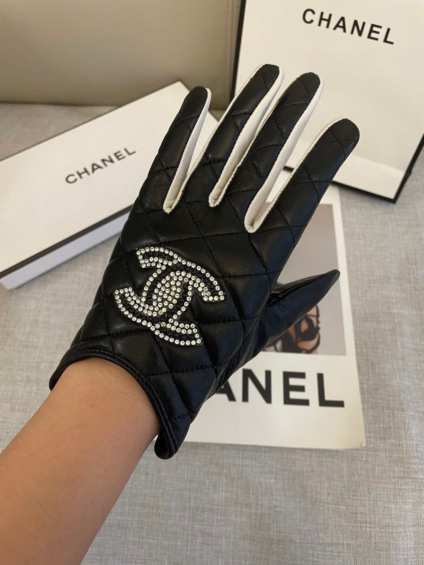 CC GLOVES IN BLACK MIX WHITE SHEEPSKIN 463850 mysite