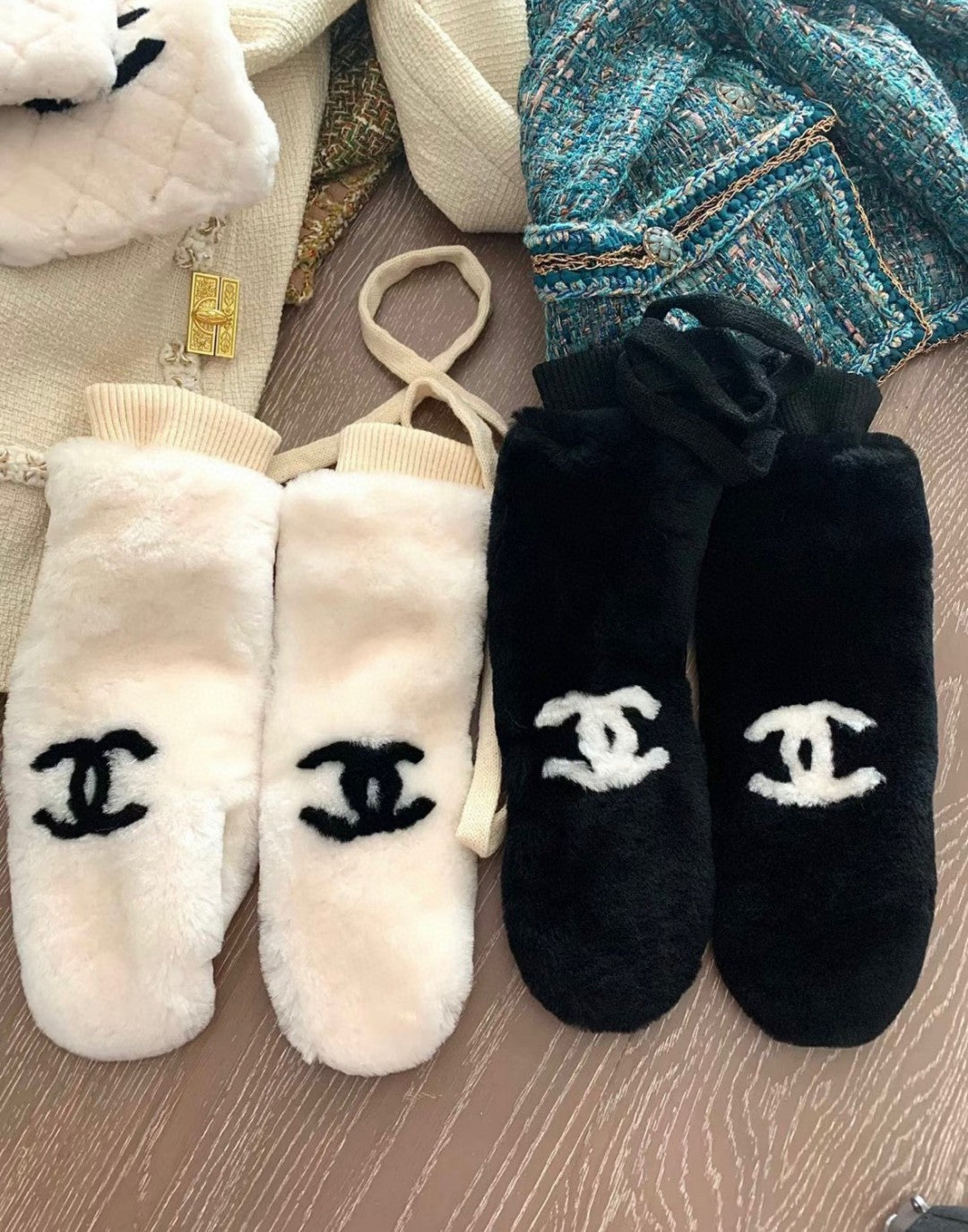 GLOVES IN WHITE RABBIT FUR AND LAMBSKIN 456404 mysite