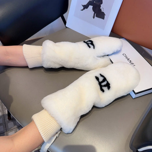 GLOVES IN WHITE RABBIT FUR AND LAMBSKIN 456404 mysite