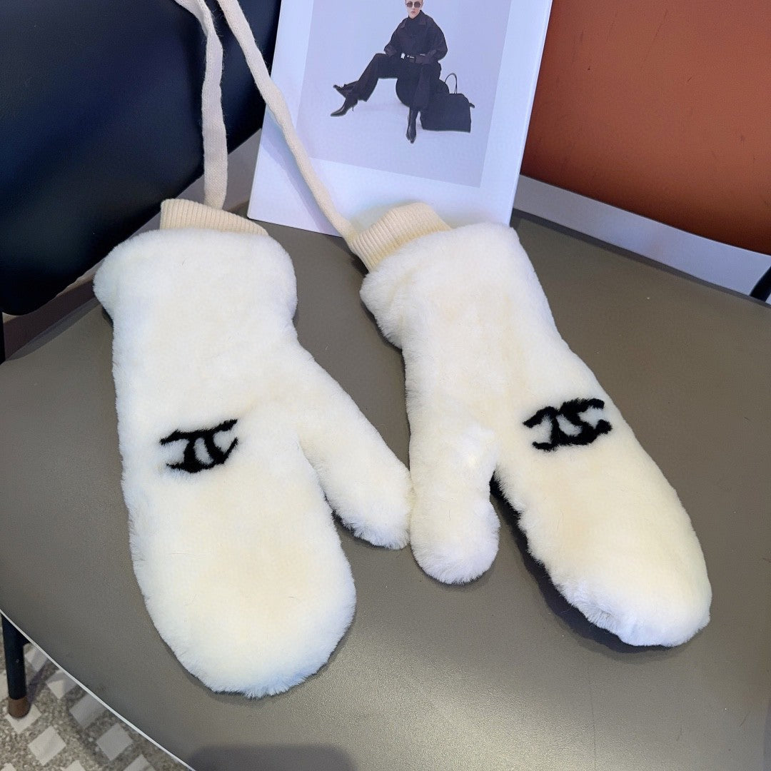 GLOVES IN WHITE RABBIT FUR AND LAMBSKIN 456404 mysite