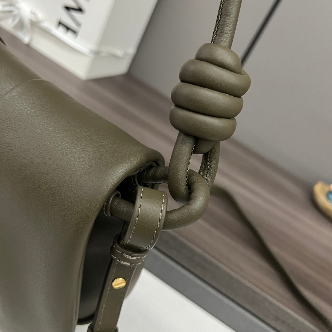 Loew Paseo Shoulder Bag 25cm Dark Olive Cowhide mysite