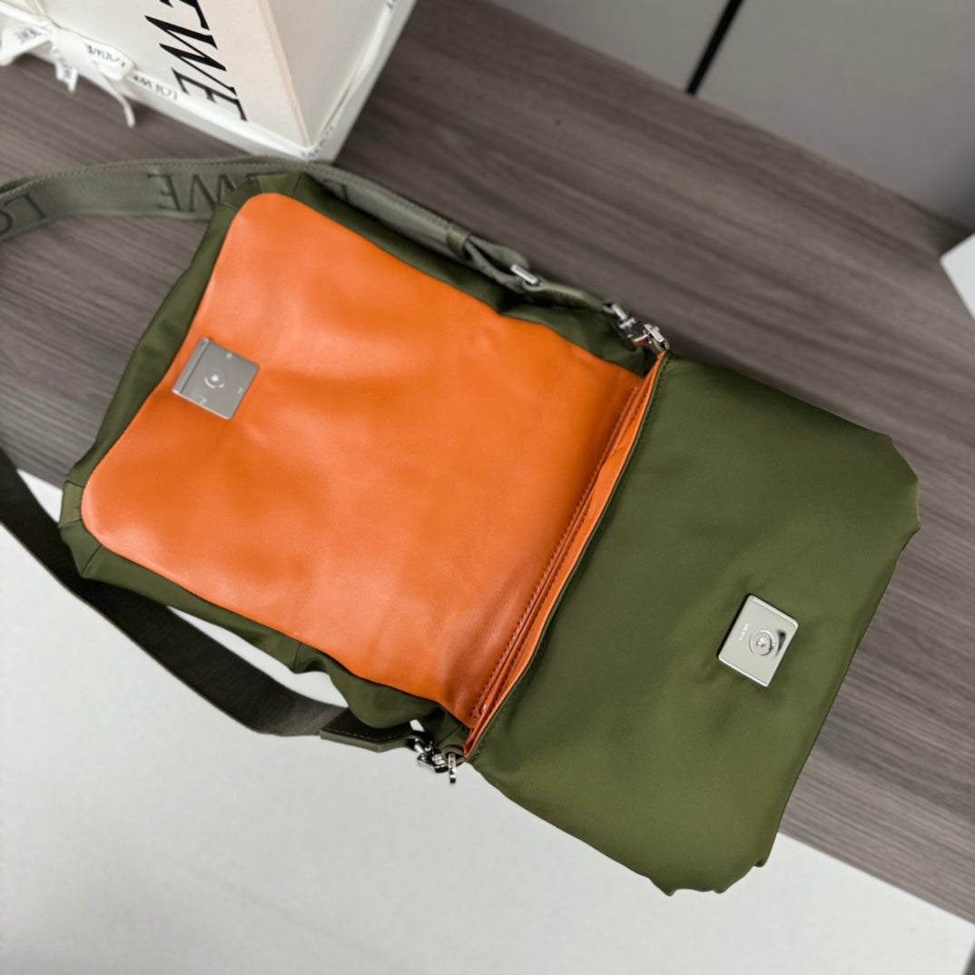 LOE MINI PUFFER GOYA 23 BAG IN ARMY GREEN NAPPA LAMBSKIN mysite