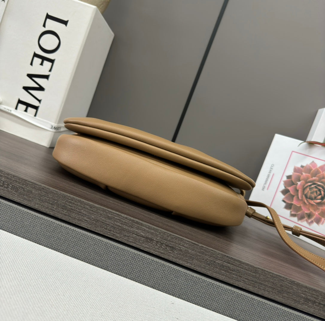 Loew Paseo Shoulder Bag 25cm Light Brown Cowhide mysite