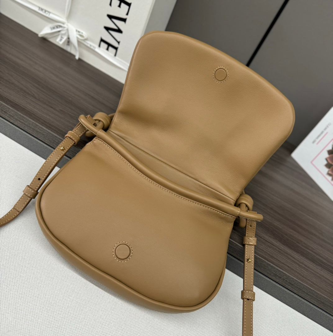 Loew Paseo Shoulder Bag 25cm Light Brown Cowhide mysite