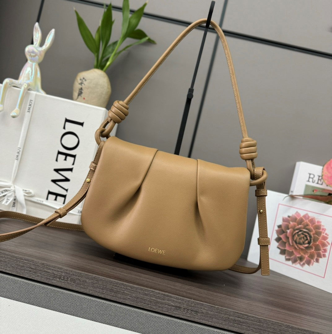 Loew Paseo Shoulder Bag 25cm Light Brown Cowhide mysite
