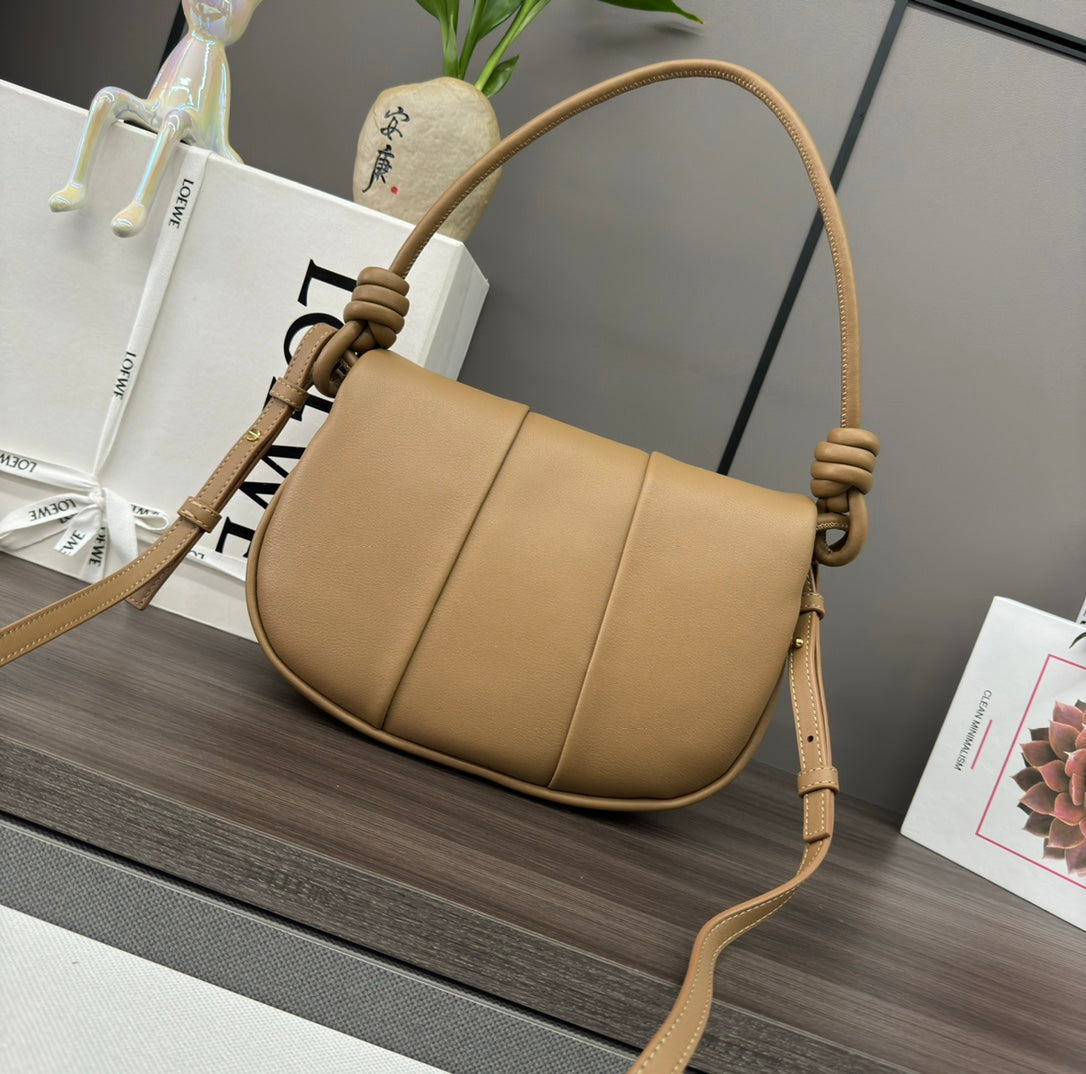 Loew Paseo Shoulder Bag 25cm Light Brown Cowhide mysite