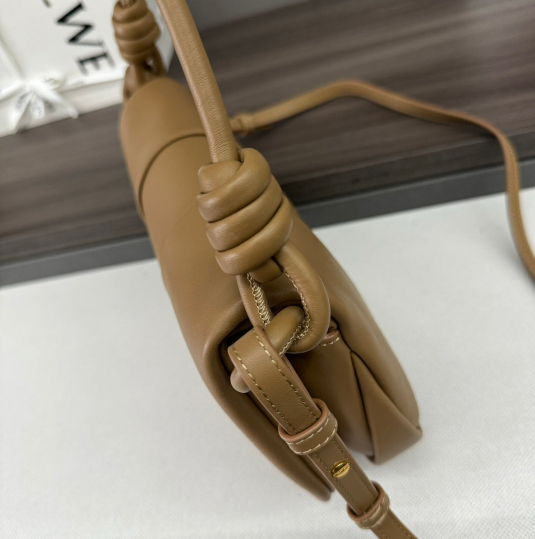 Loew Paseo Shoulder Bag 25cm Light Brown Cowhide mysite