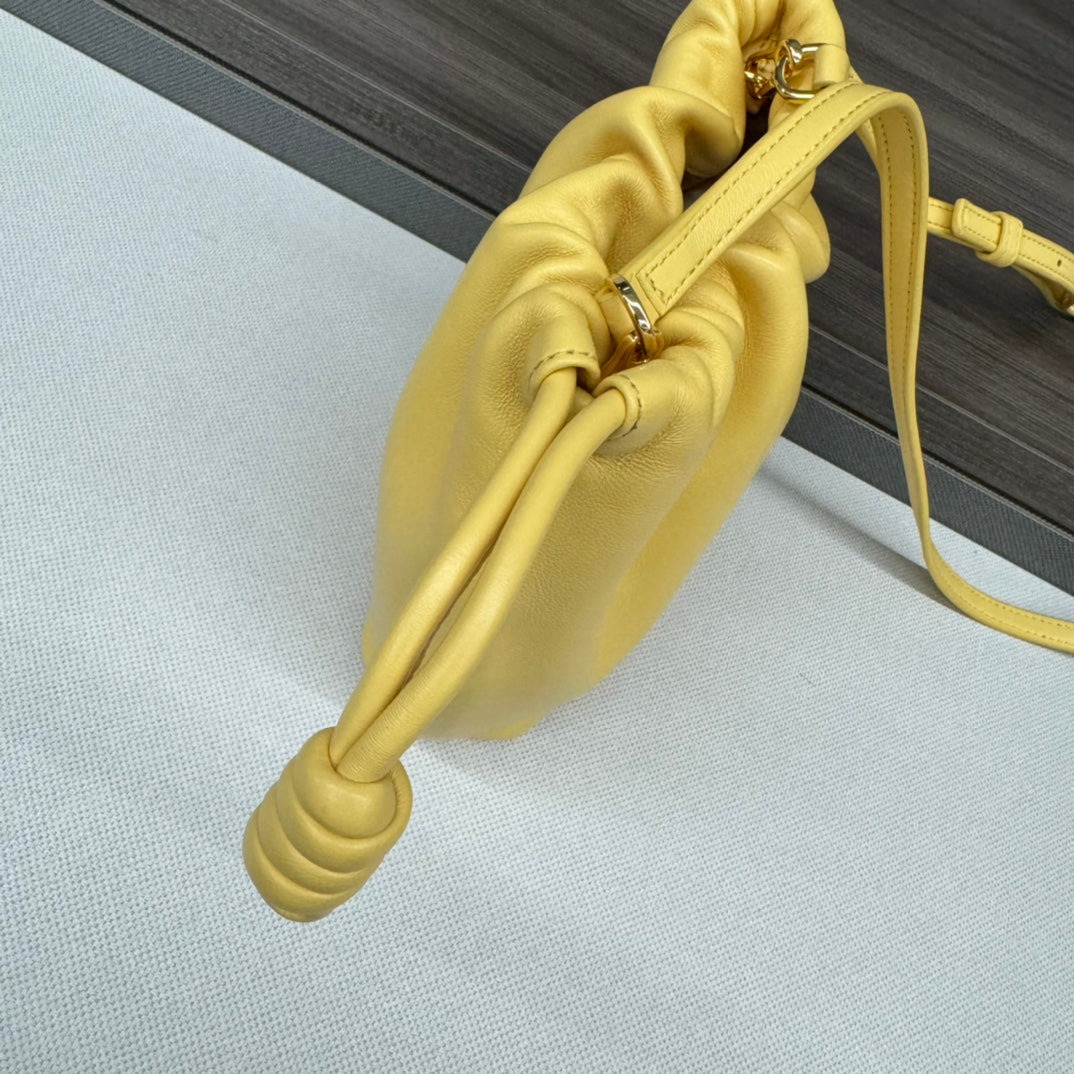 LOE 23 FLAMENCO PURSE BUCKET IN YELLOW LAMBSKIN mysite