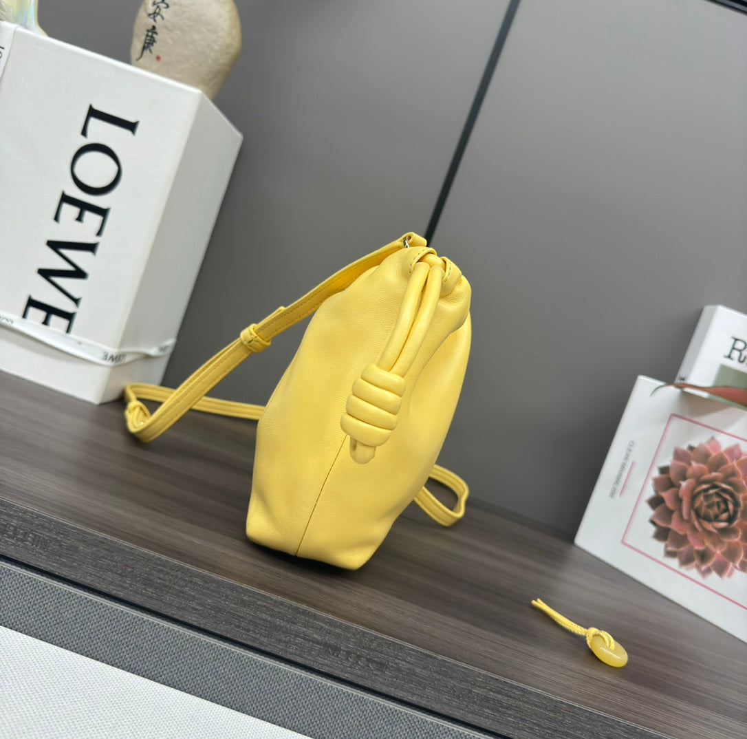 LOE 23 FLAMENCO PURSE BUCKET IN YELLOW LAMBSKIN mysite