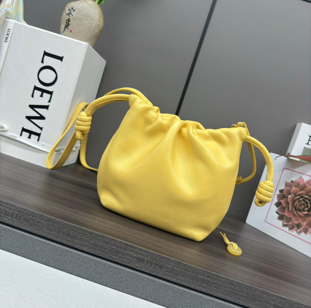LOE 23 FLAMENCO PURSE BUCKET IN YELLOW LAMBSKIN mysite