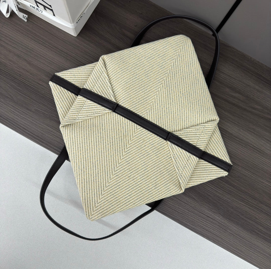 LOE 31 FUZZLE FOLD IN WHITE CANVAS mysite