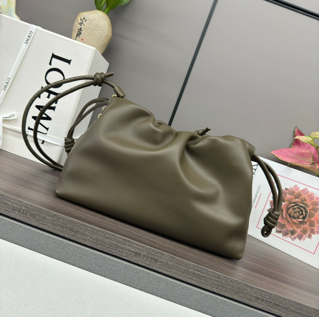 LOE MEDIUM 30 FLAMENCO PURSE BUCKET IN ARMY GREEN LAMBSKIN mysite