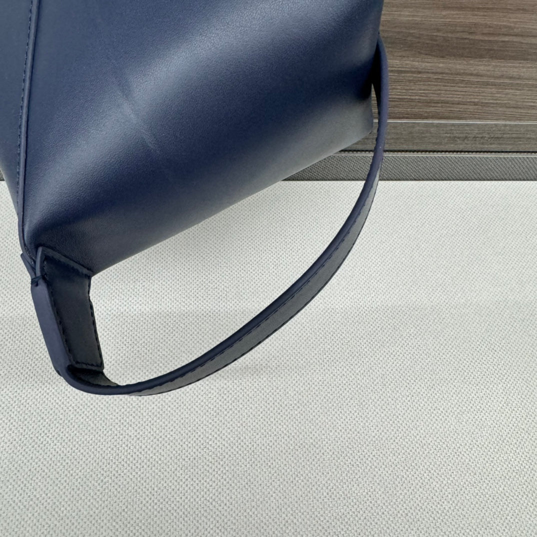 PUZZLE FOLD WASH 22 BAG IN PRUSSIAN BLUE SHINY CALFSKIN mysite