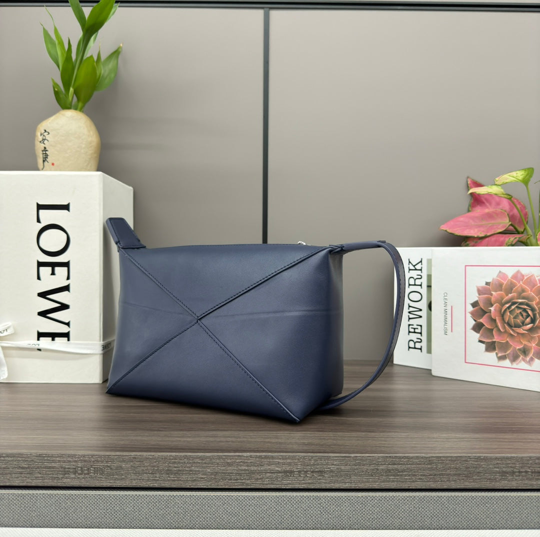 PUZZLE FOLD WASH 22 BAG IN PRUSSIAN BLUE SHINY CALFSKIN mysite