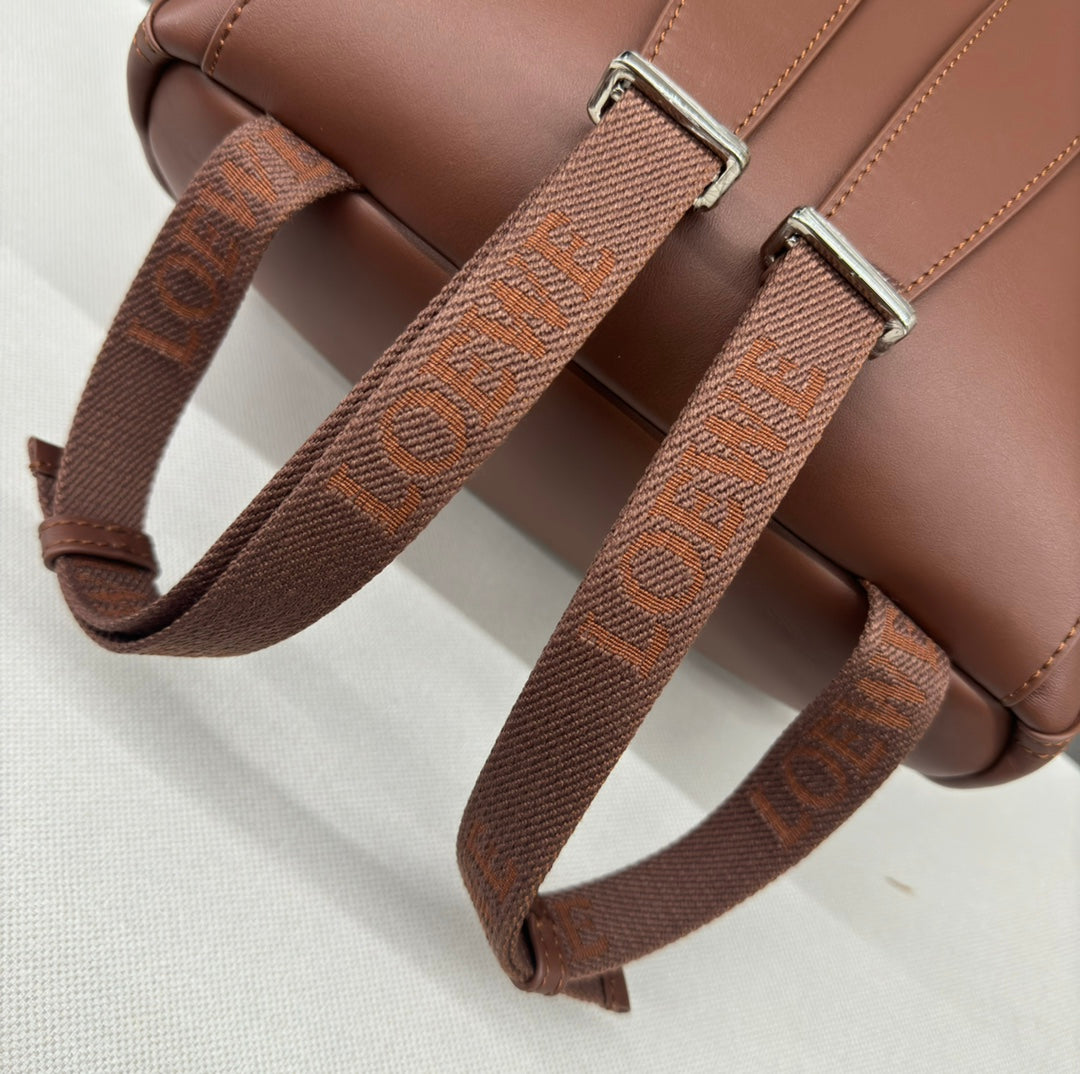 FLAMENCO 40 BACKPACK IN CHESTNUT BROWN SHINY SUPPLE CALFSKIN mysite