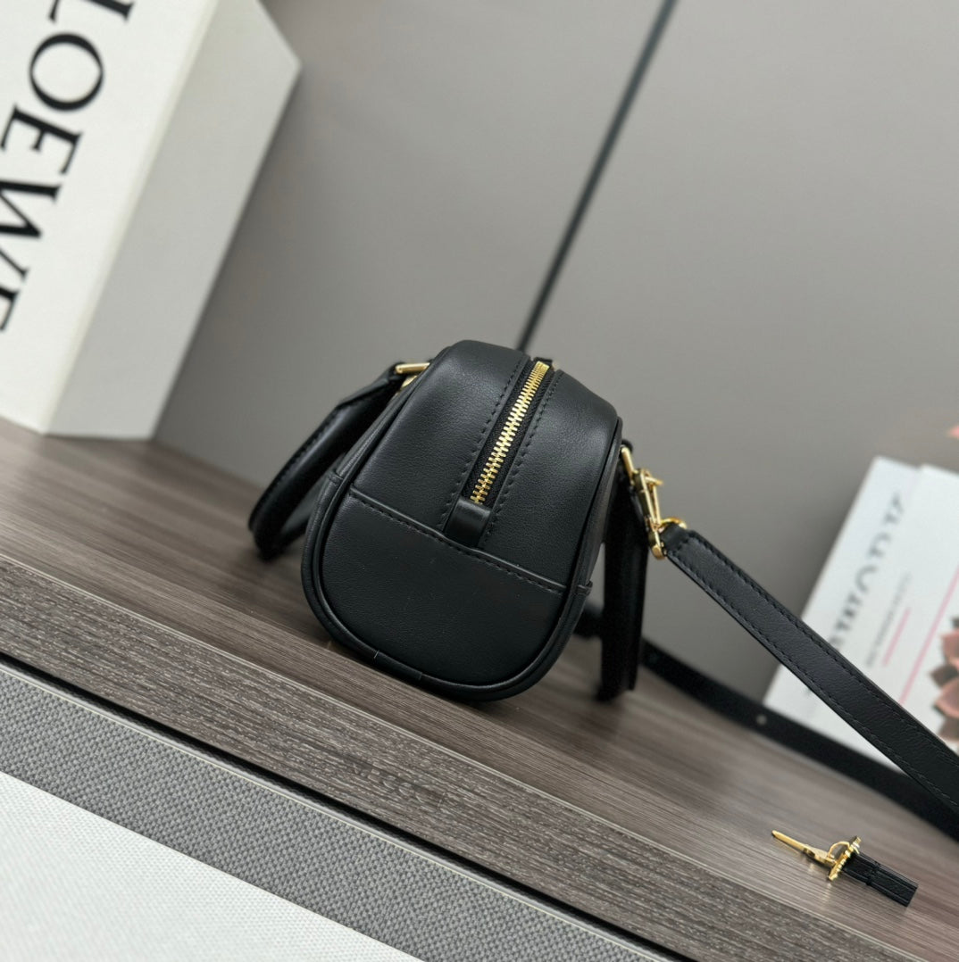 AMAZONA 23 CROPPED BAG IN BLACK SOFT GRAINED CALFSKIN mysite