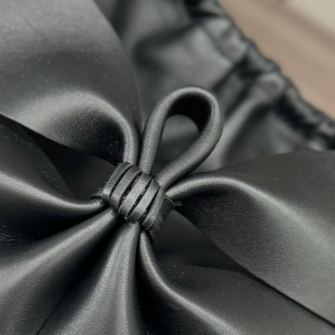 LOE 27 HAMMOCK COMPACT BAG IN BLACK CALFSKIN mysite