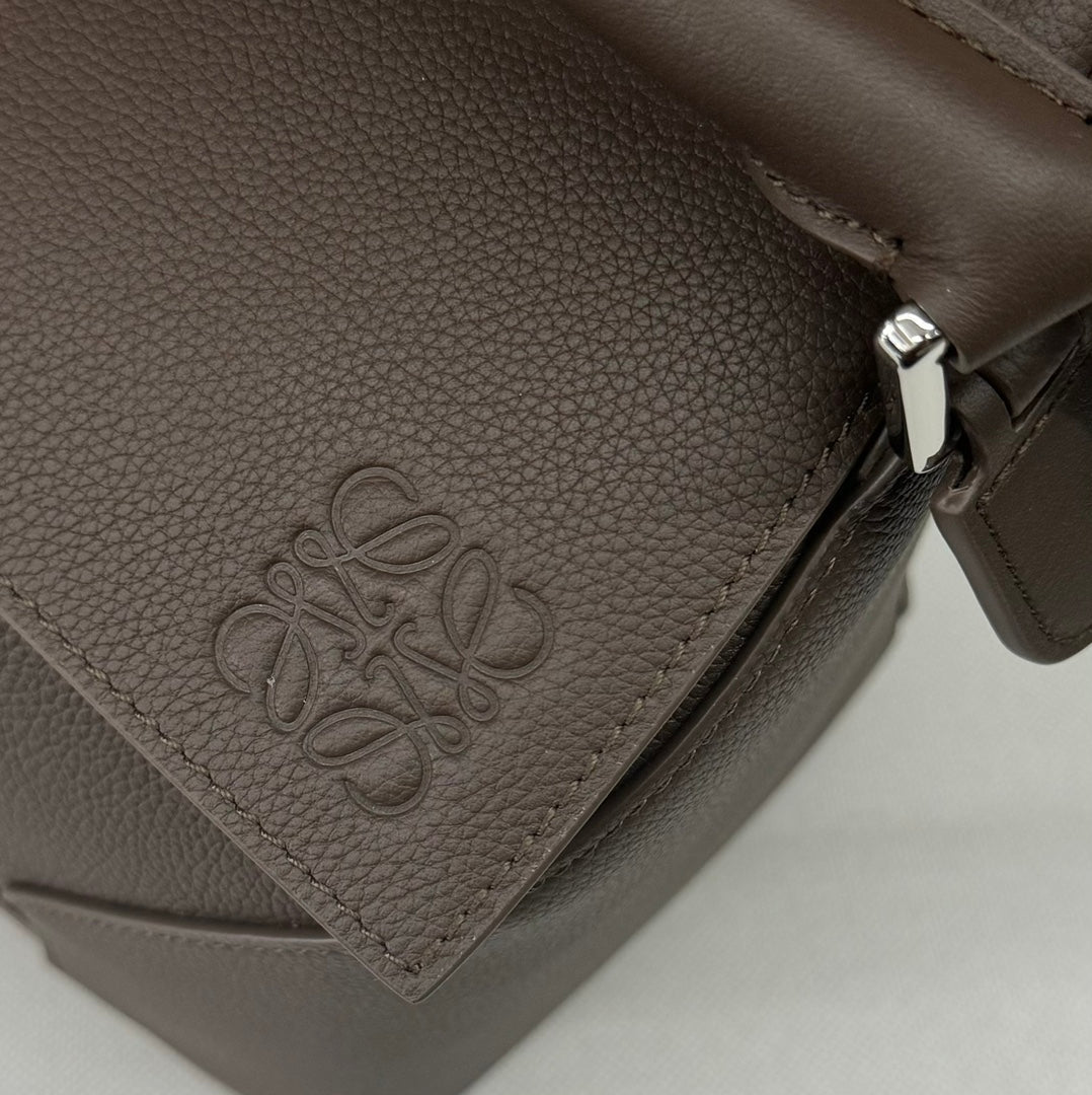 LOE PUZZLE 33 BAG IN WENGE BROWN CALFSKIN mysite