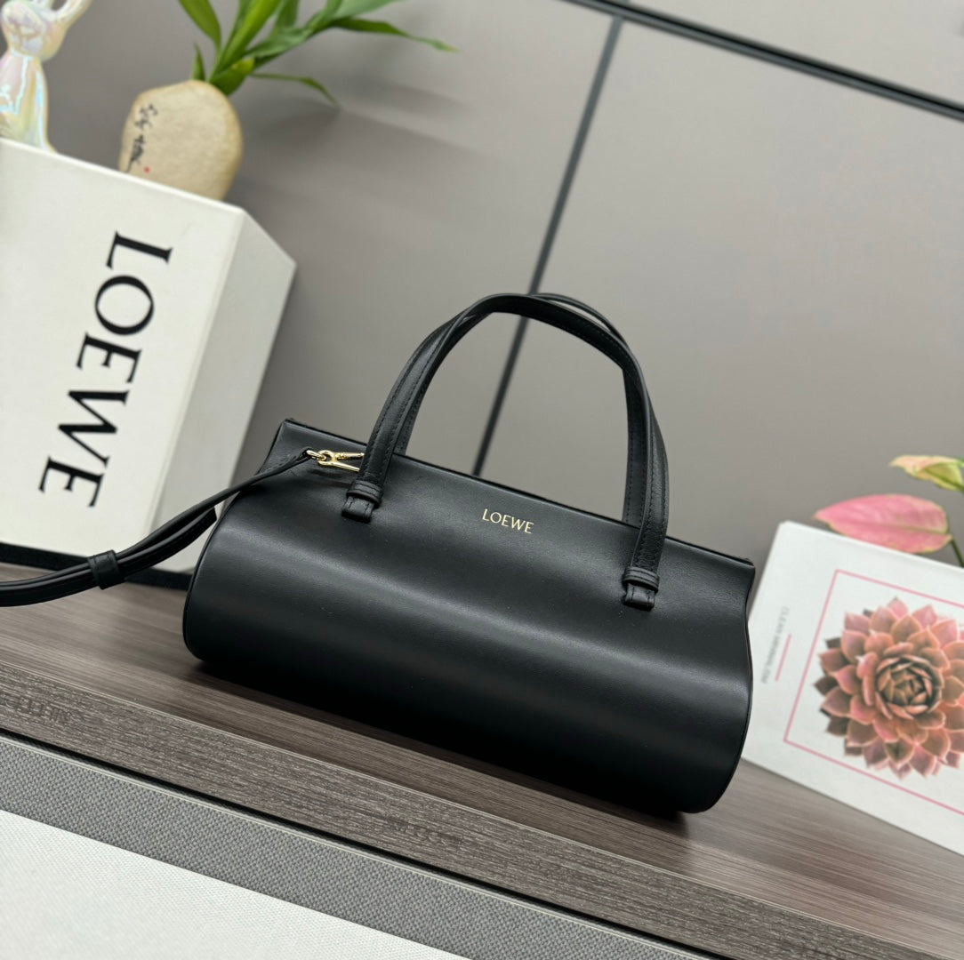 CYLINDER BAG 25 IN BLACK CALFSKIN mysite