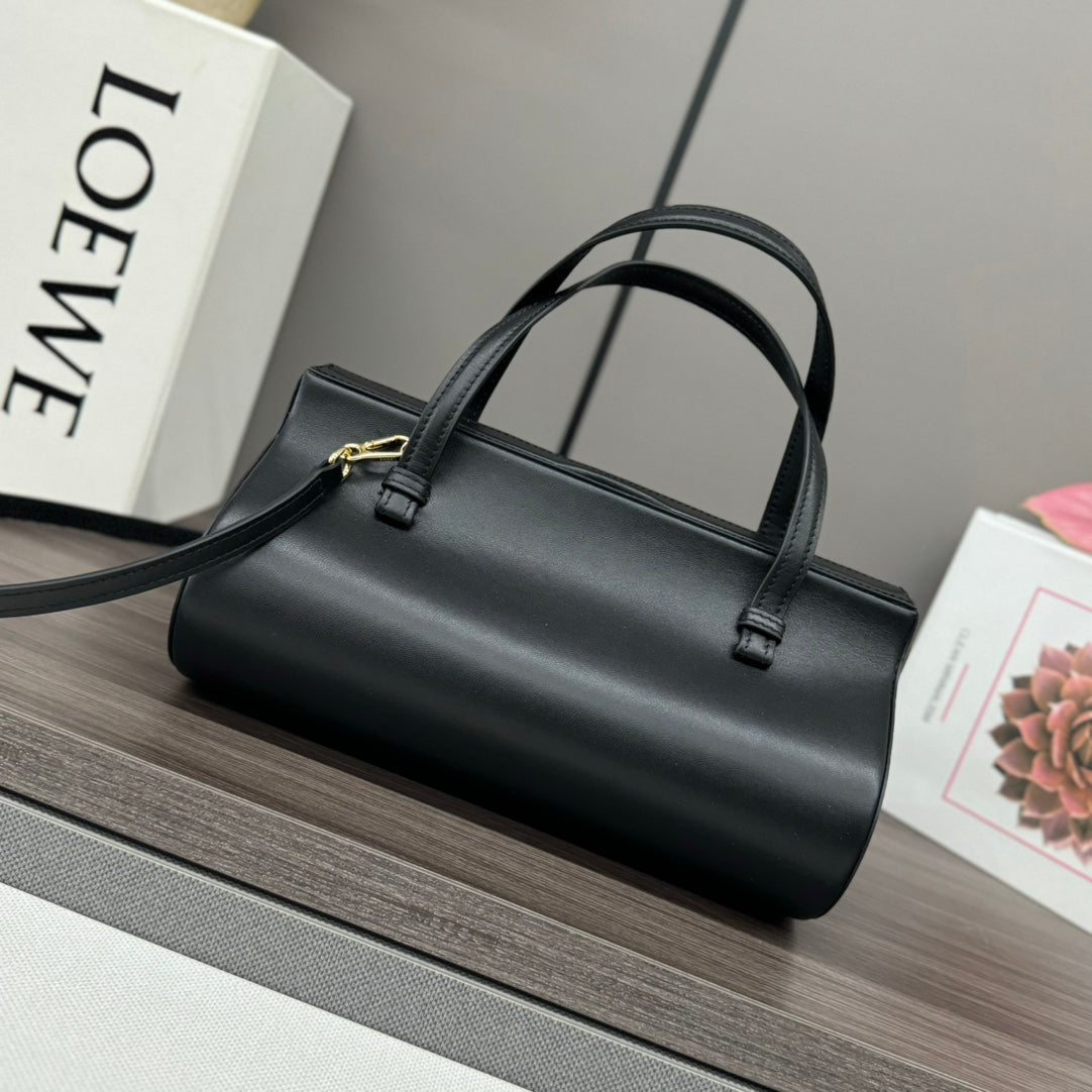 CYLINDER BAG 25 IN BLACK CALFSKIN mysite