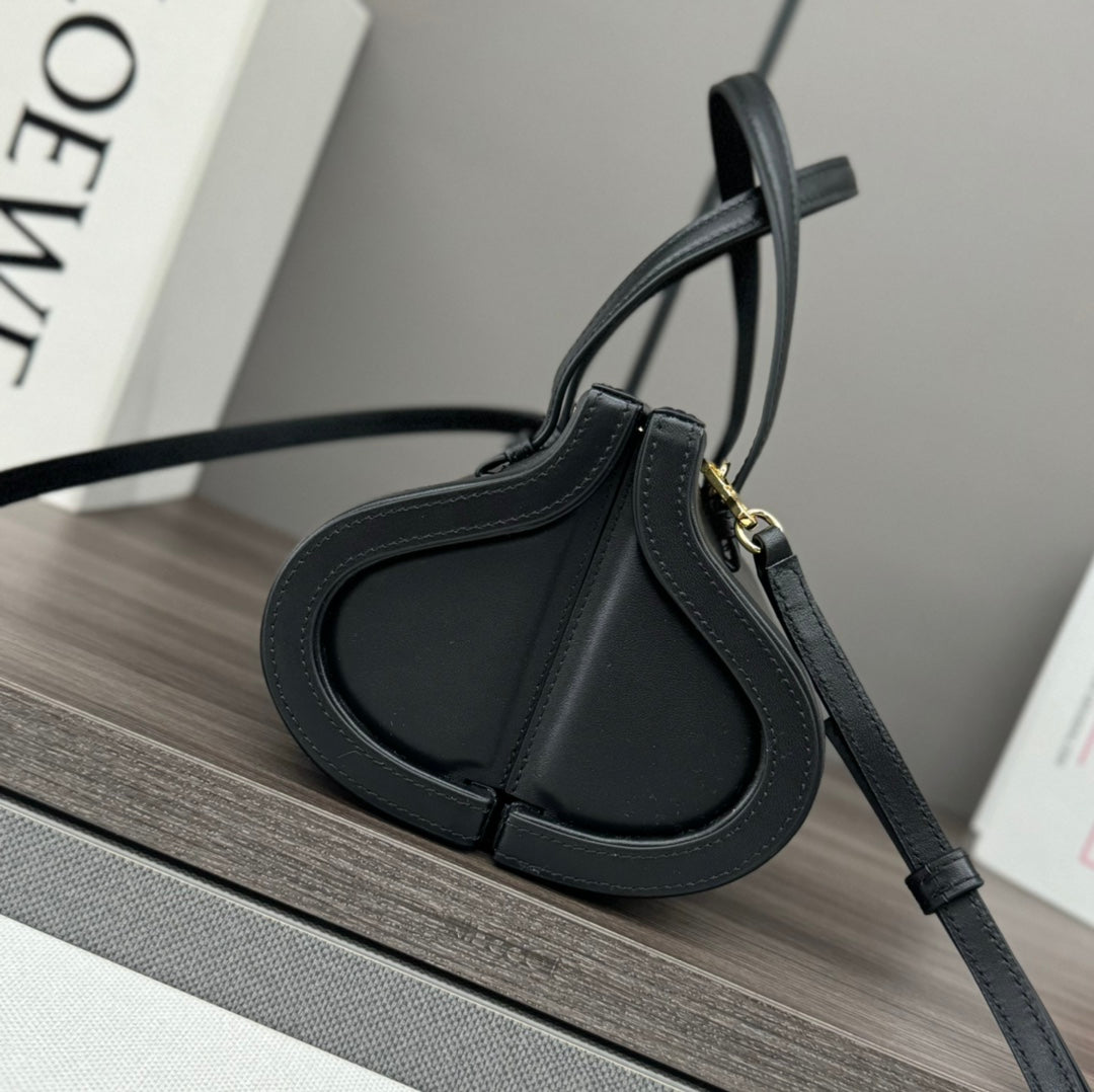 CYLINDER BAG 25 IN BLACK CALFSKIN mysite