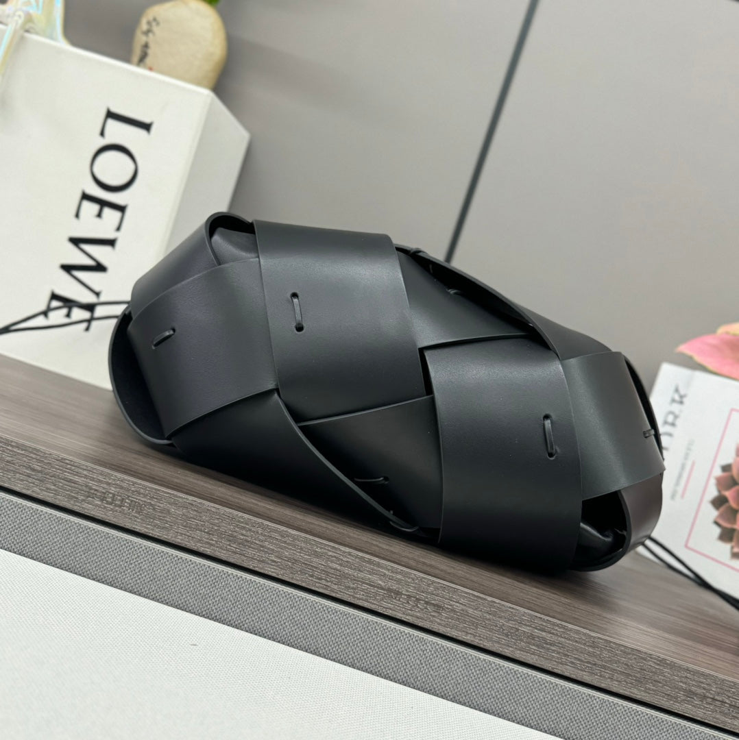 LOE INTERLACED HOBO 38 BAG IN BLACK CALFSKIN mysite