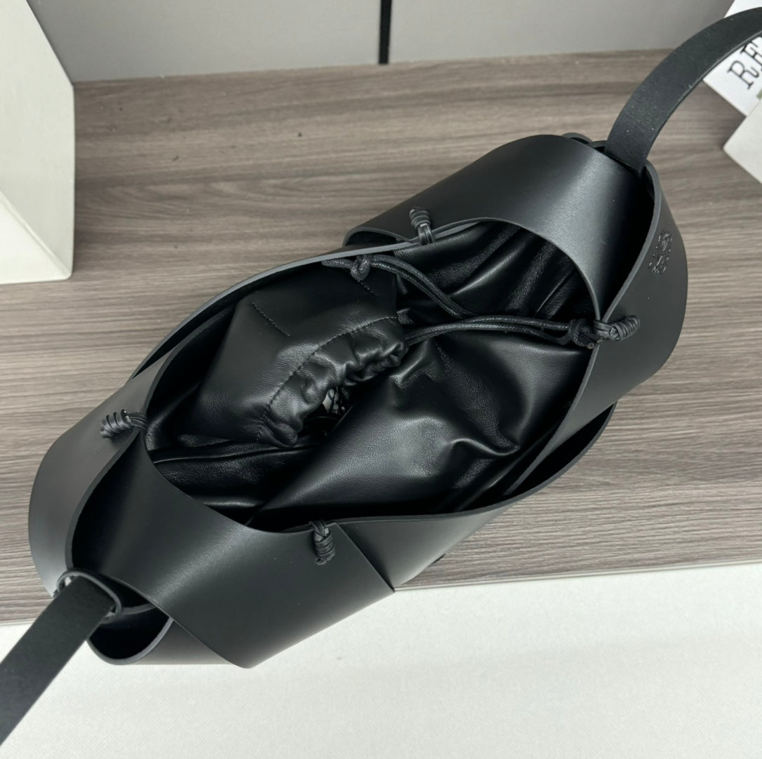 LOE INTERLACED HOBO 38 BAG IN BLACK CALFSKIN mysite