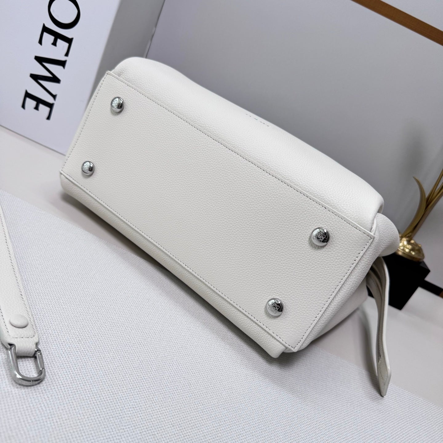 Loewe Madrid Bag 33cm White Grain Cowhide mysite