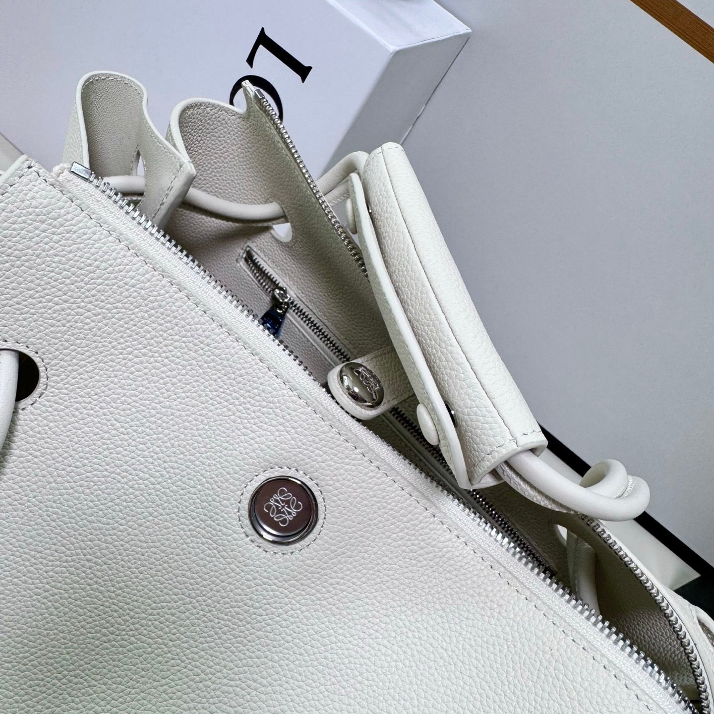 Loewe Madrid Bag 33cm White Grain Cowhide mysite