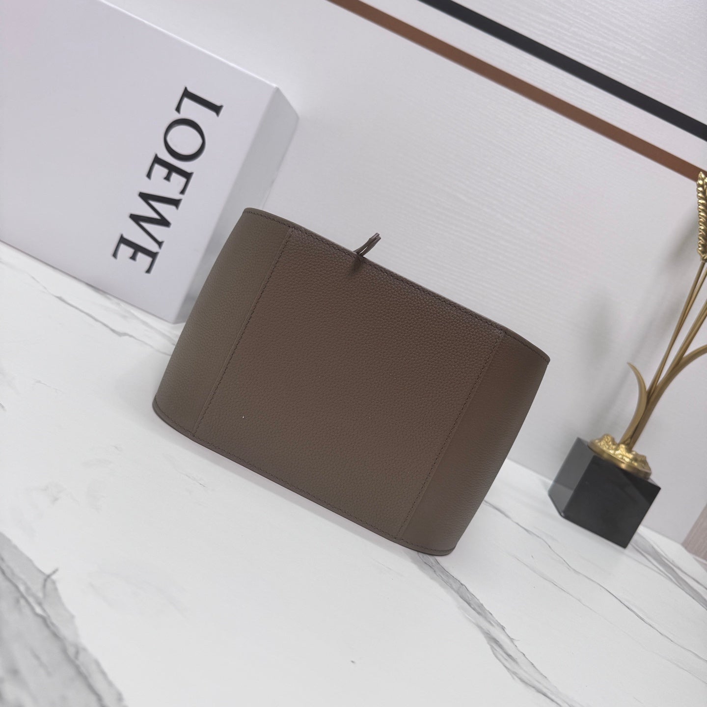 Loewe Hammock Compact 20 Taupe Grained Cowhide mysite