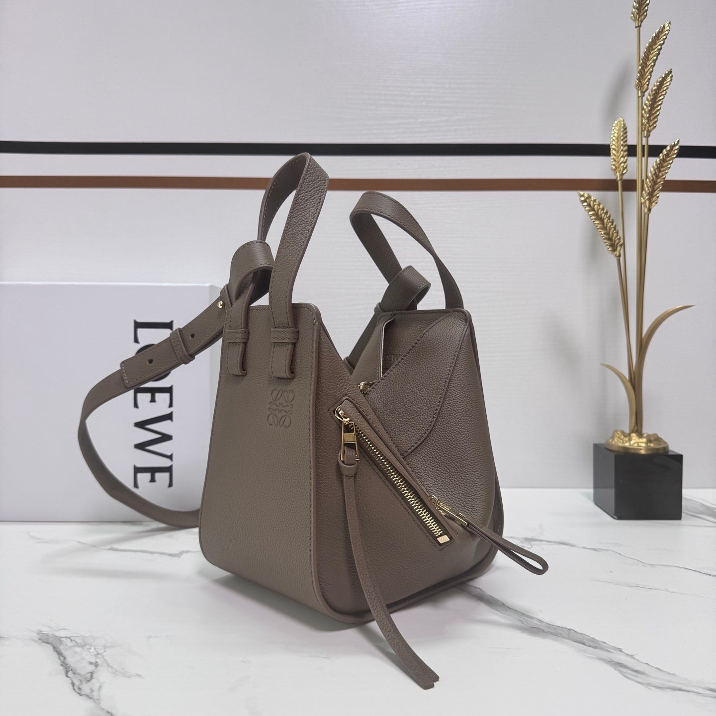 Loewe Hammock Compact 20 Taupe Grained Cowhide mysite