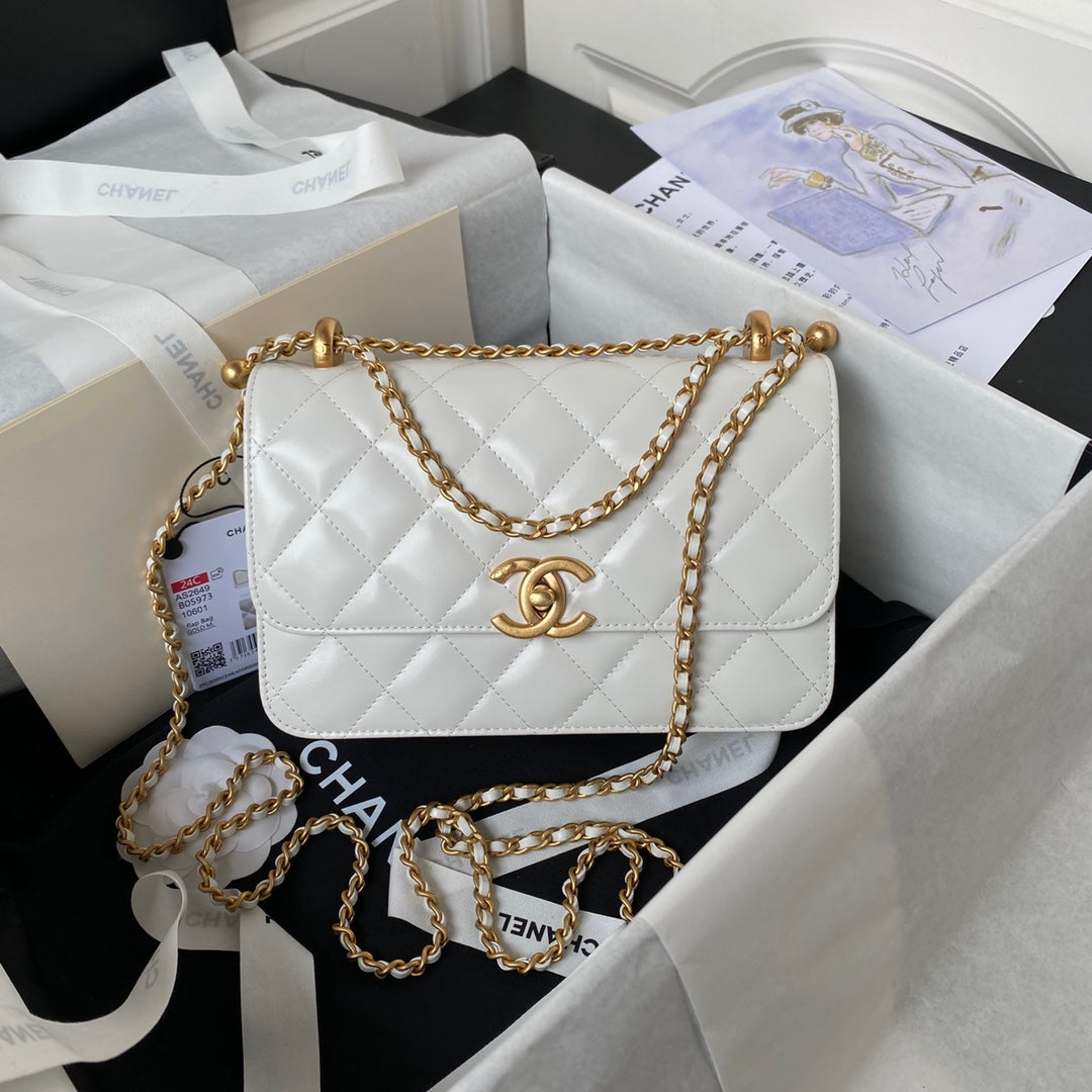FLAP BAG 22 IN WHITE CALFSKIN WITH DOUBLE GOLD BALL mysite