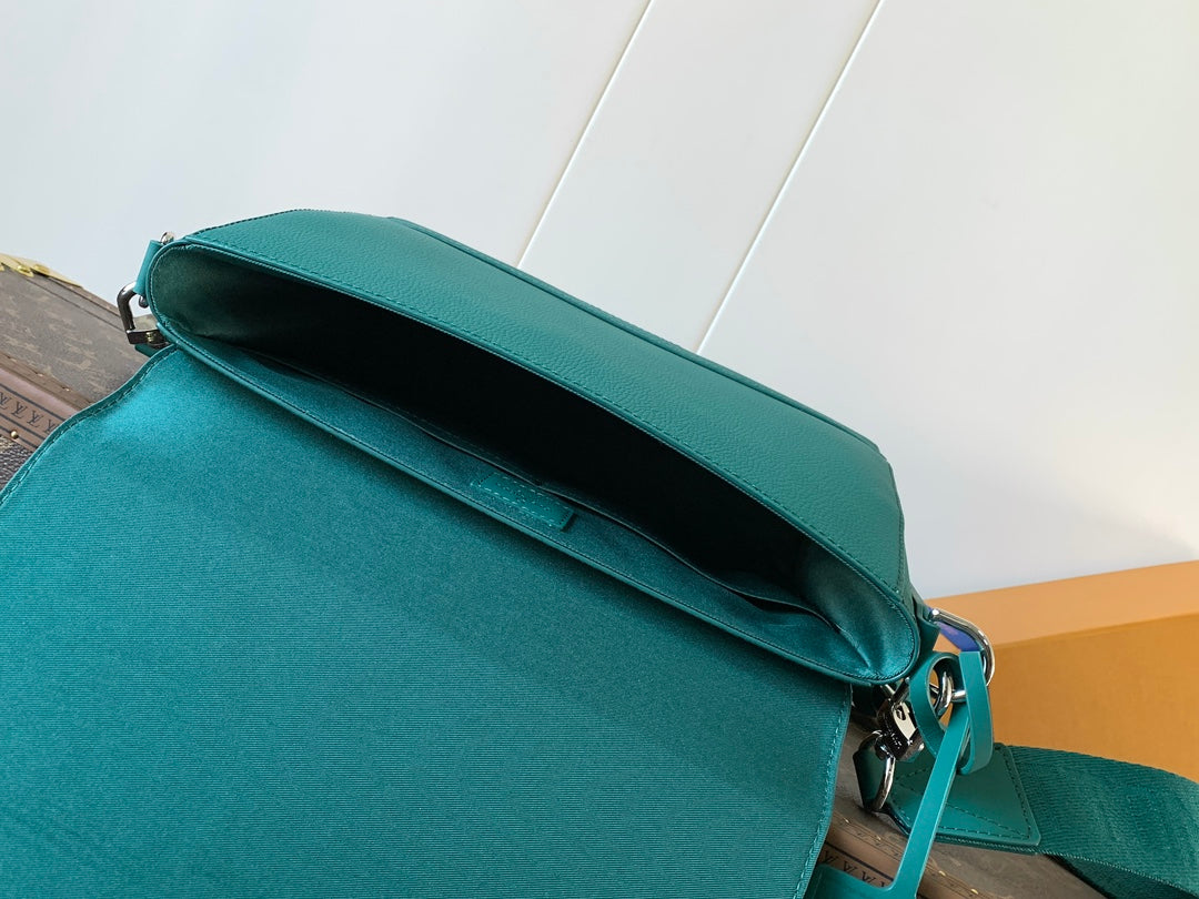 LV Takeoff Messenger 28cm EverGreen Cowhide mysite