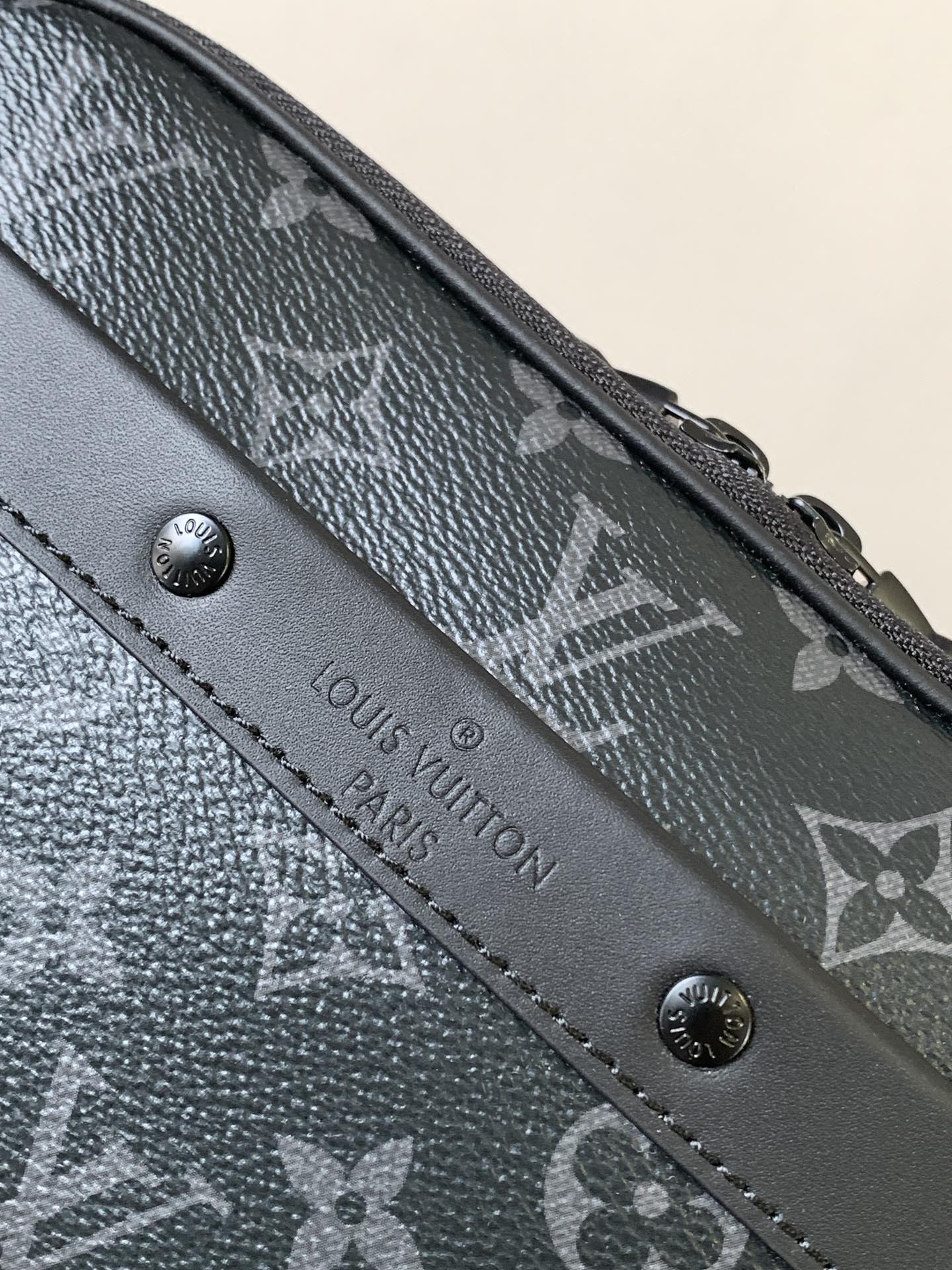 LV Alpha Messenger 24cm Black Monogram Eclipse Canvas mysite