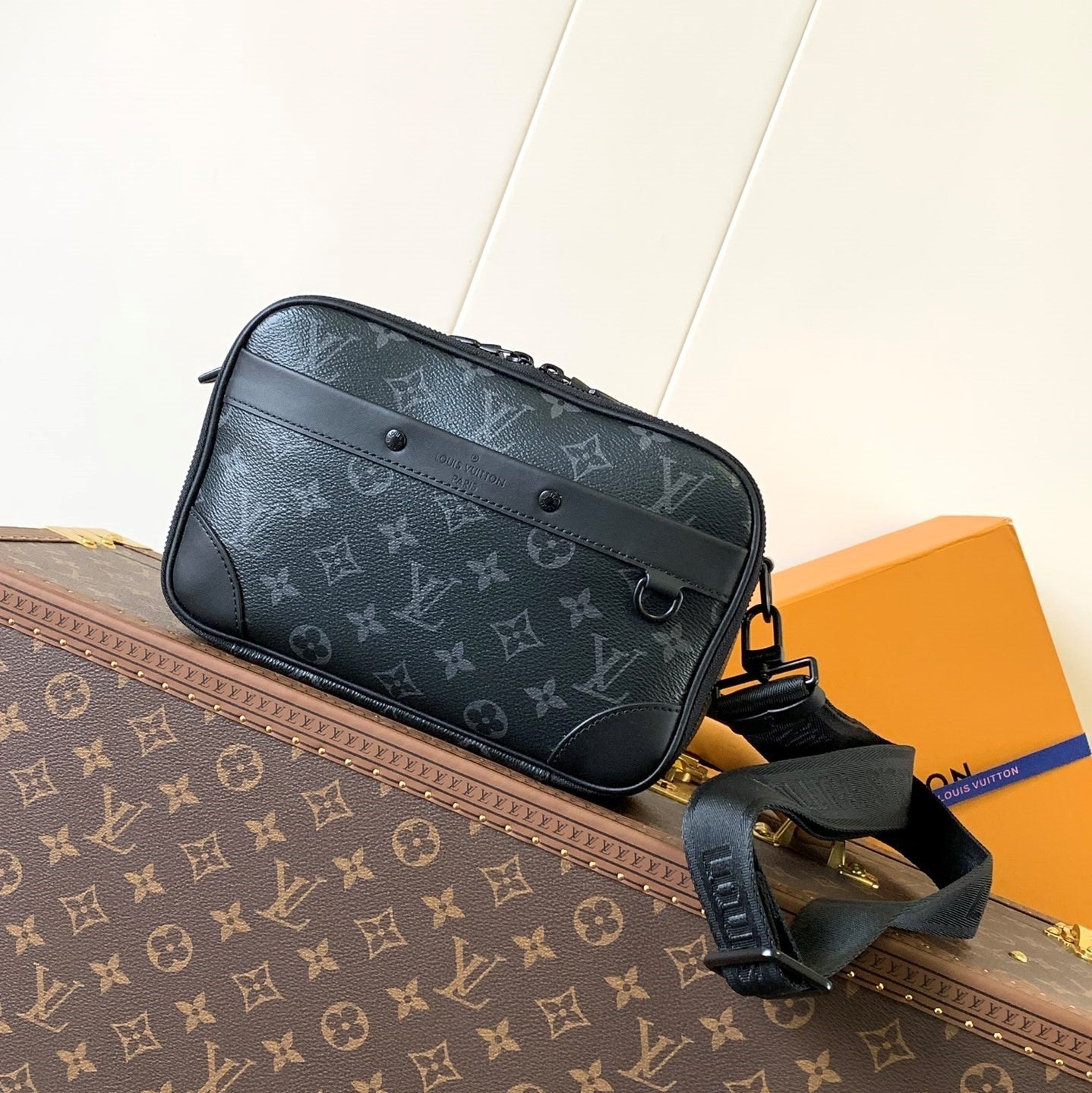 LV Alpha Messenger 24cm Black Monogram Eclipse Canvas mysite