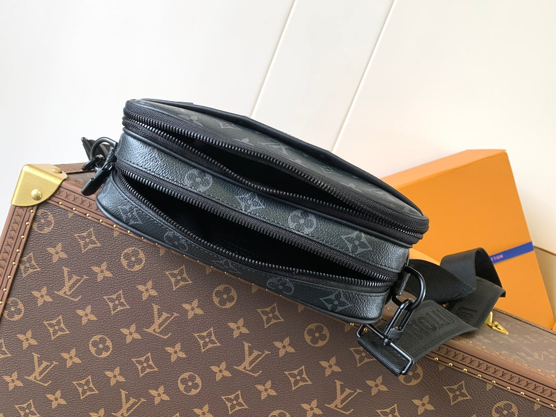 LV Alpha Messenger 24cm Black Monogram Eclipse Canvas mysite