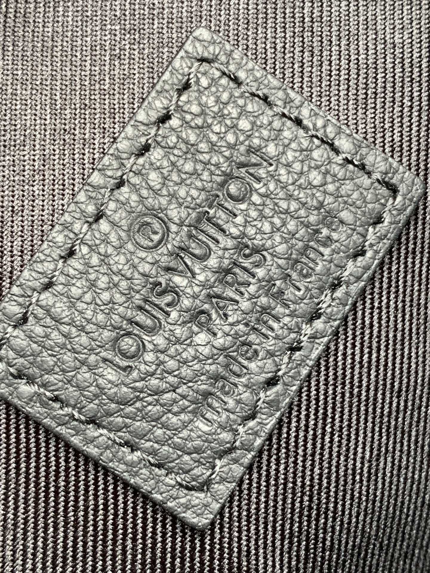 LV Nano Alpha 18.5 cm Black Monogram Embossed Shadow Cowhide mysite