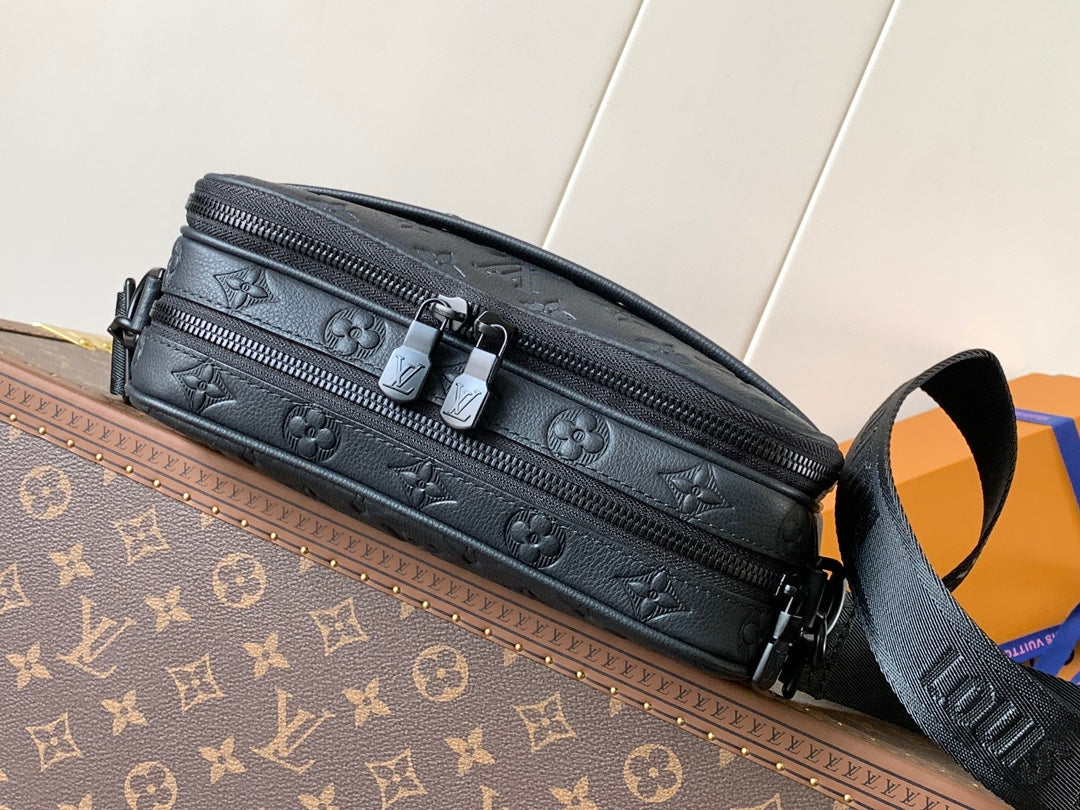 LV M46955 Alpha Messenger 24cm Monogram Embossed Shadow Cowhide mysite