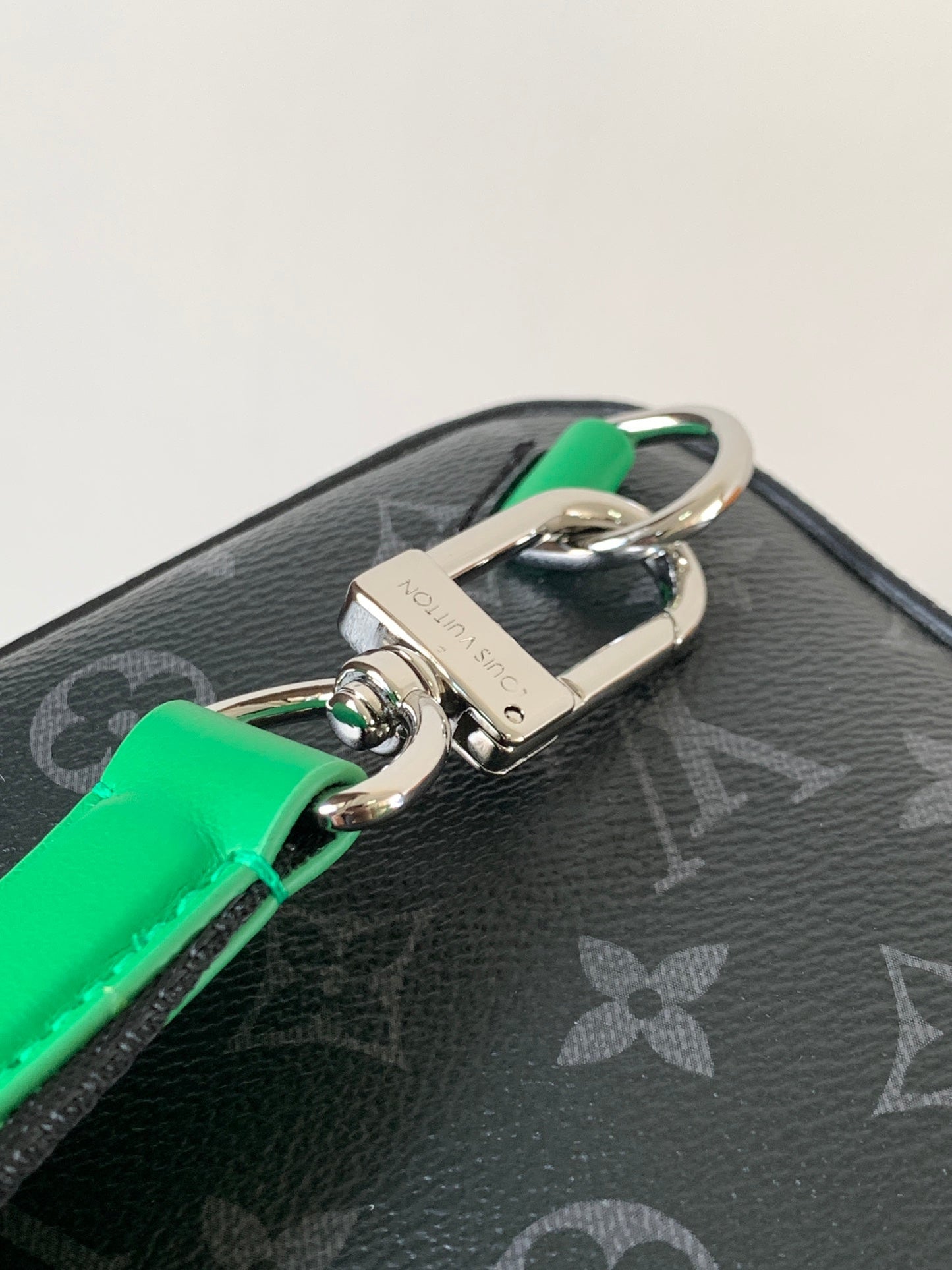 LV Mini Avenue Slingbag PM 12cm Black Bamboo Green Monogram Eclipse Canvas mysite