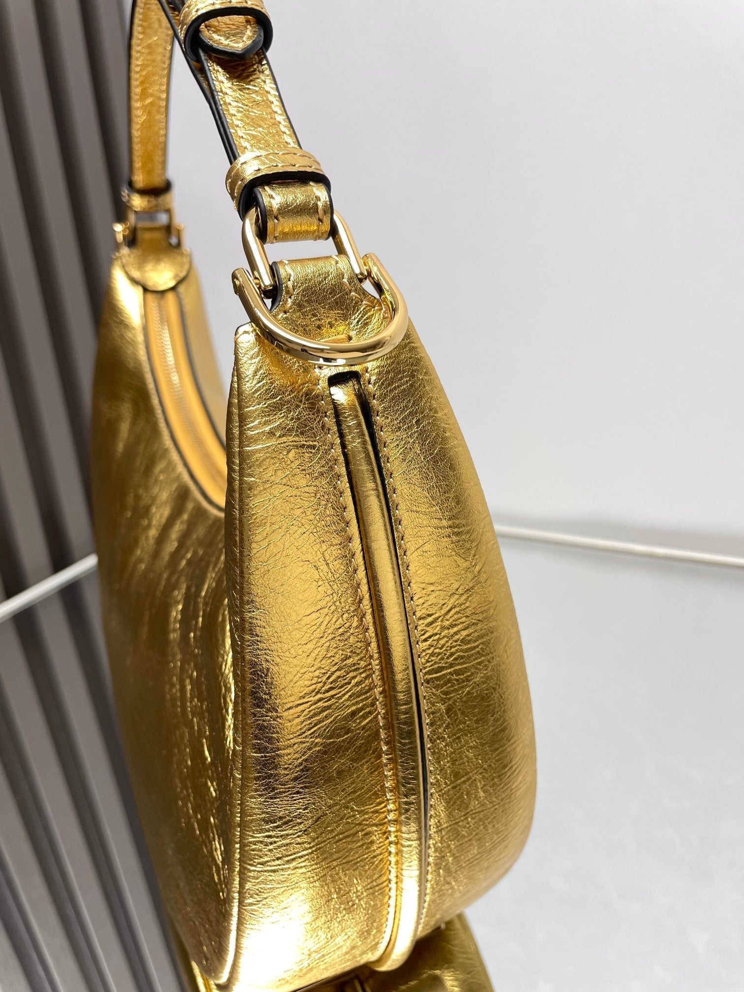 FENDIGRAPHY MEDIUM 29 IN GOLD METALLIC SMOOTH LAMBSKIN GOLD HARDWARE mysite