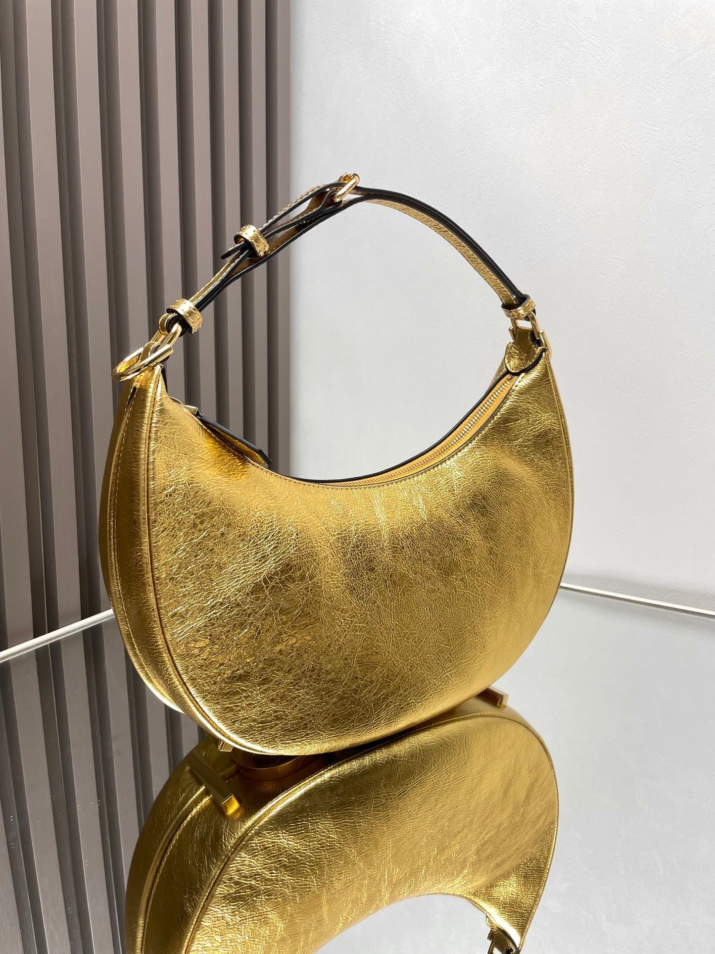 FENDIGRAPHY MEDIUM 29 IN GOLD METALLIC SMOOTH LAMBSKIN GOLD HARDWARE mysite