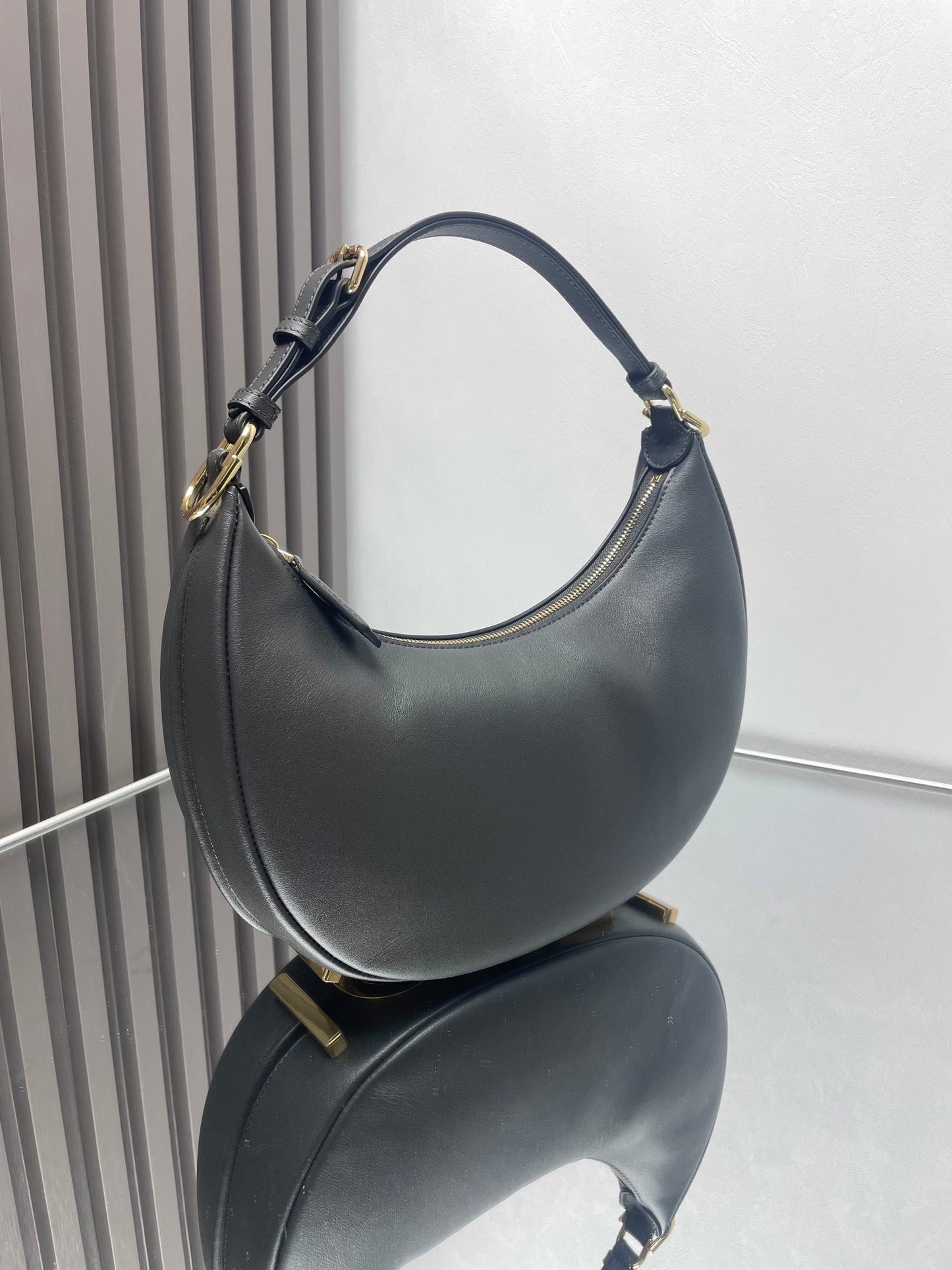 FENDIGRAPHY MEDIUM 29 IN BLACK SMOOTH LAMBSKIN GOLD HARDWARE mysite