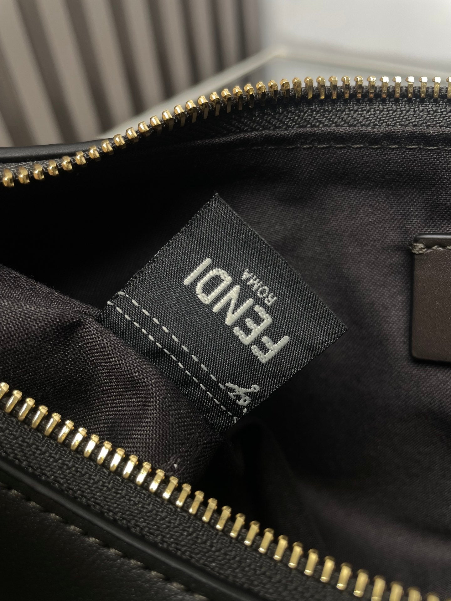 FENDIGRAPHY MEDIUM 29 IN BLACK SMOOTH LAMBSKIN GOLD HARDWARE mysite