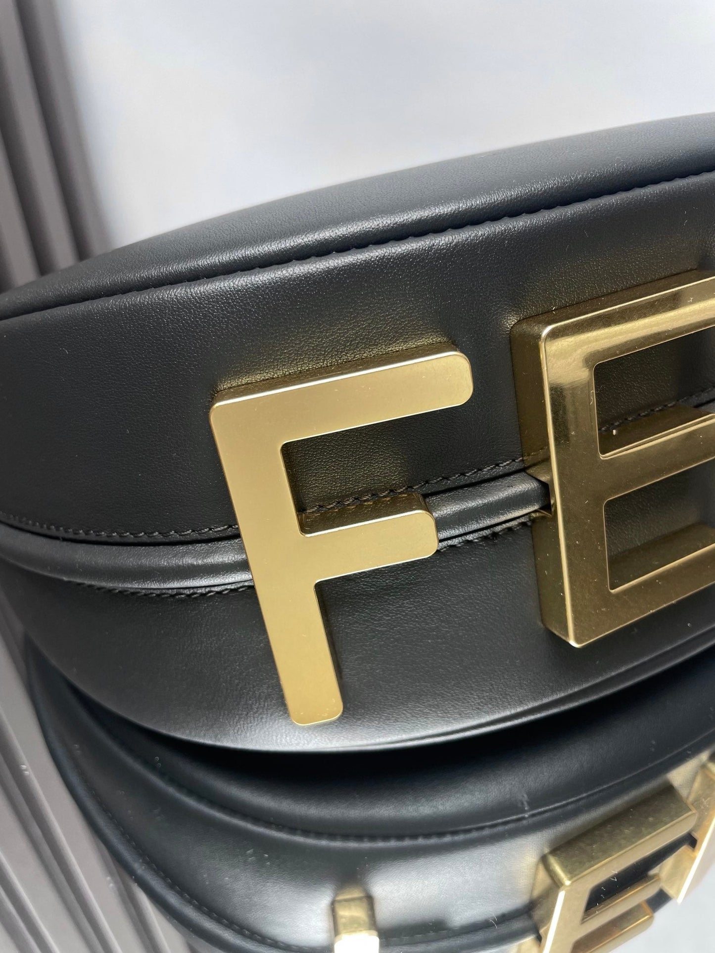 FENDIGRAPHY MEDIUM 29 IN BLACK SMOOTH LAMBSKIN GOLD HARDWARE mysite