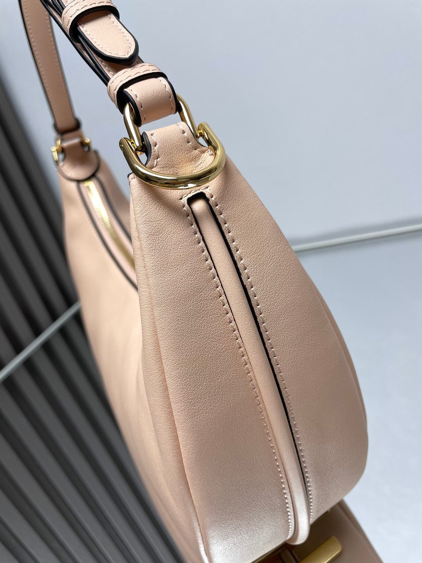 FENDIGRAPHY MEDIUM 29 IN BISQUE SMOOTH LAMBSKIN GOLD HARDWARE mysite