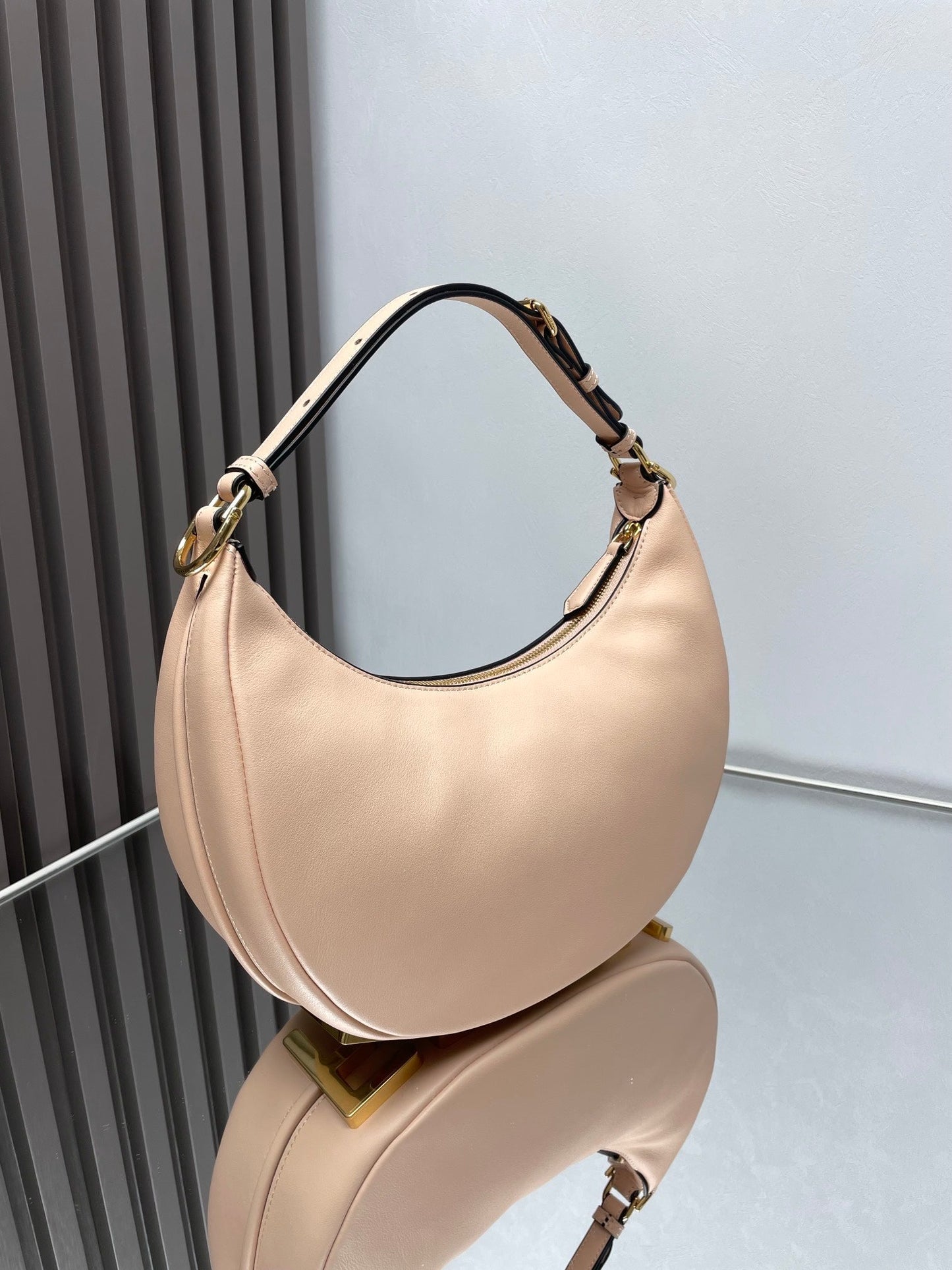 FENDIGRAPHY MEDIUM 29 IN BISQUE SMOOTH LAMBSKIN GOLD HARDWARE mysite