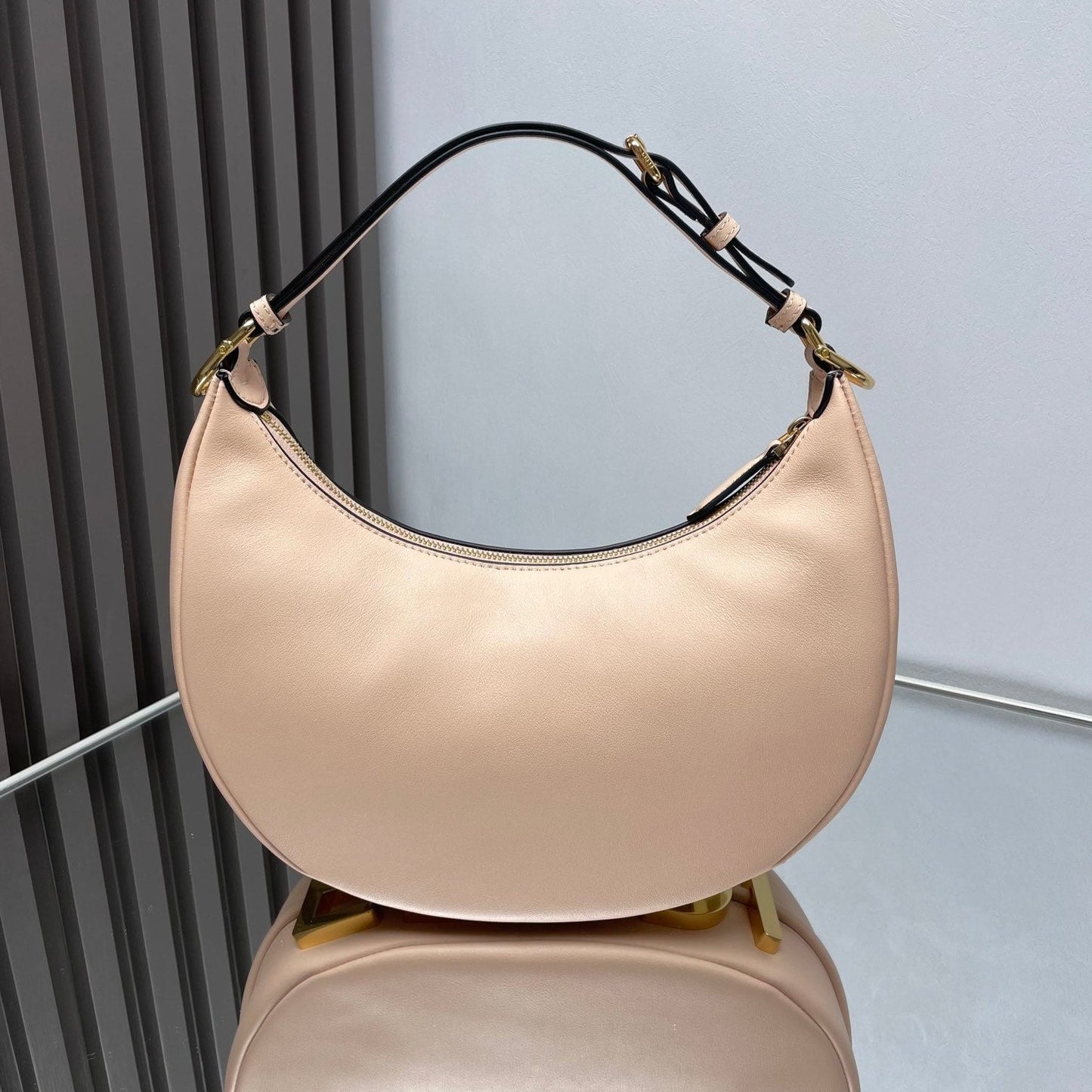 FENDIGRAPHY MEDIUM 29 IN BISQUE SMOOTH LAMBSKIN GOLD HARDWARE mysite