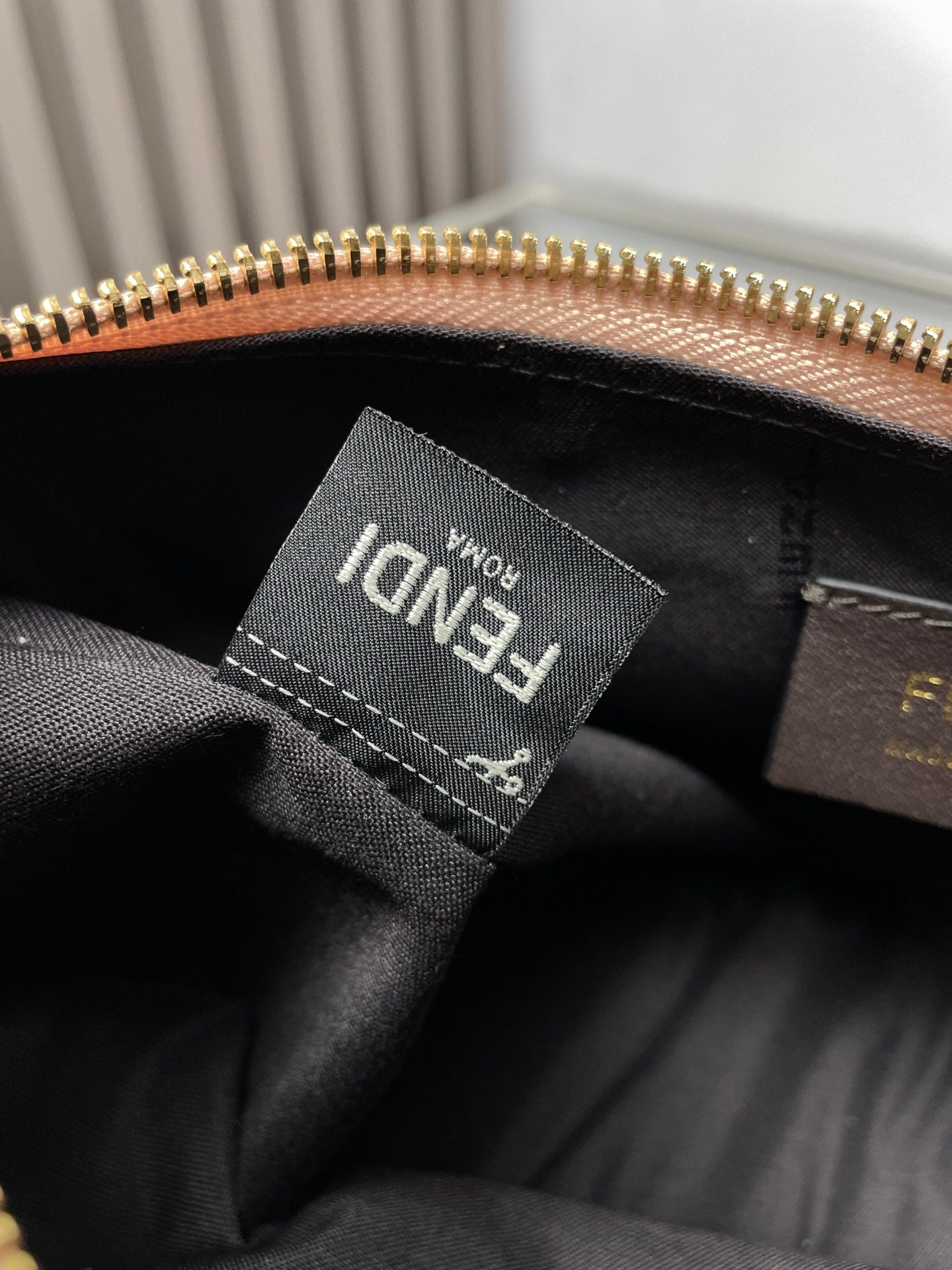 FENDIGRAPHY MEDIUM 29 IN BISQUE SMOOTH LAMBSKIN GOLD HARDWARE mysite