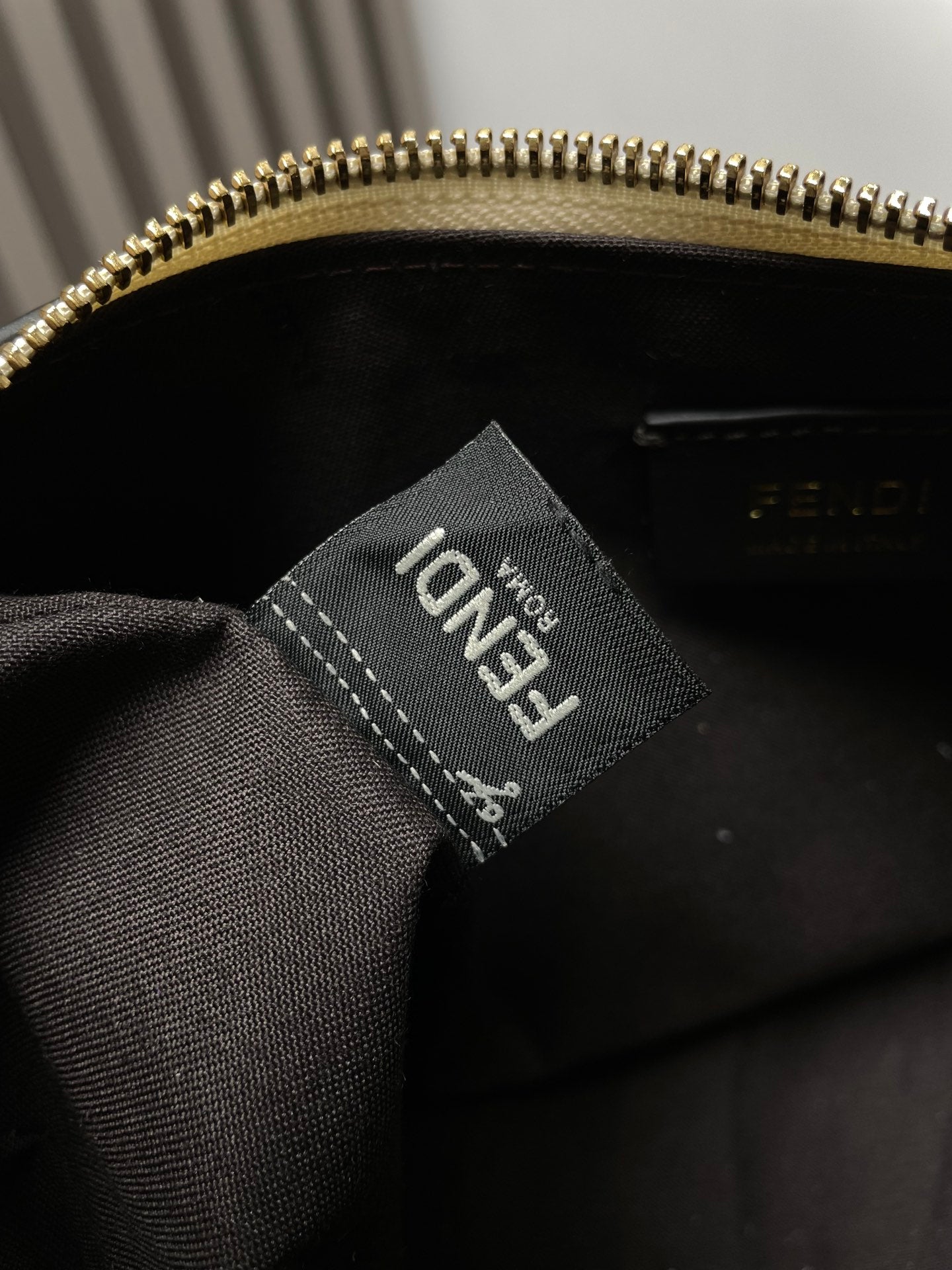 FENDIGRAPHY MEDIUM 29 IN WHITE SMOOTH LAMBSKIN GOLD HARDWARE mysite